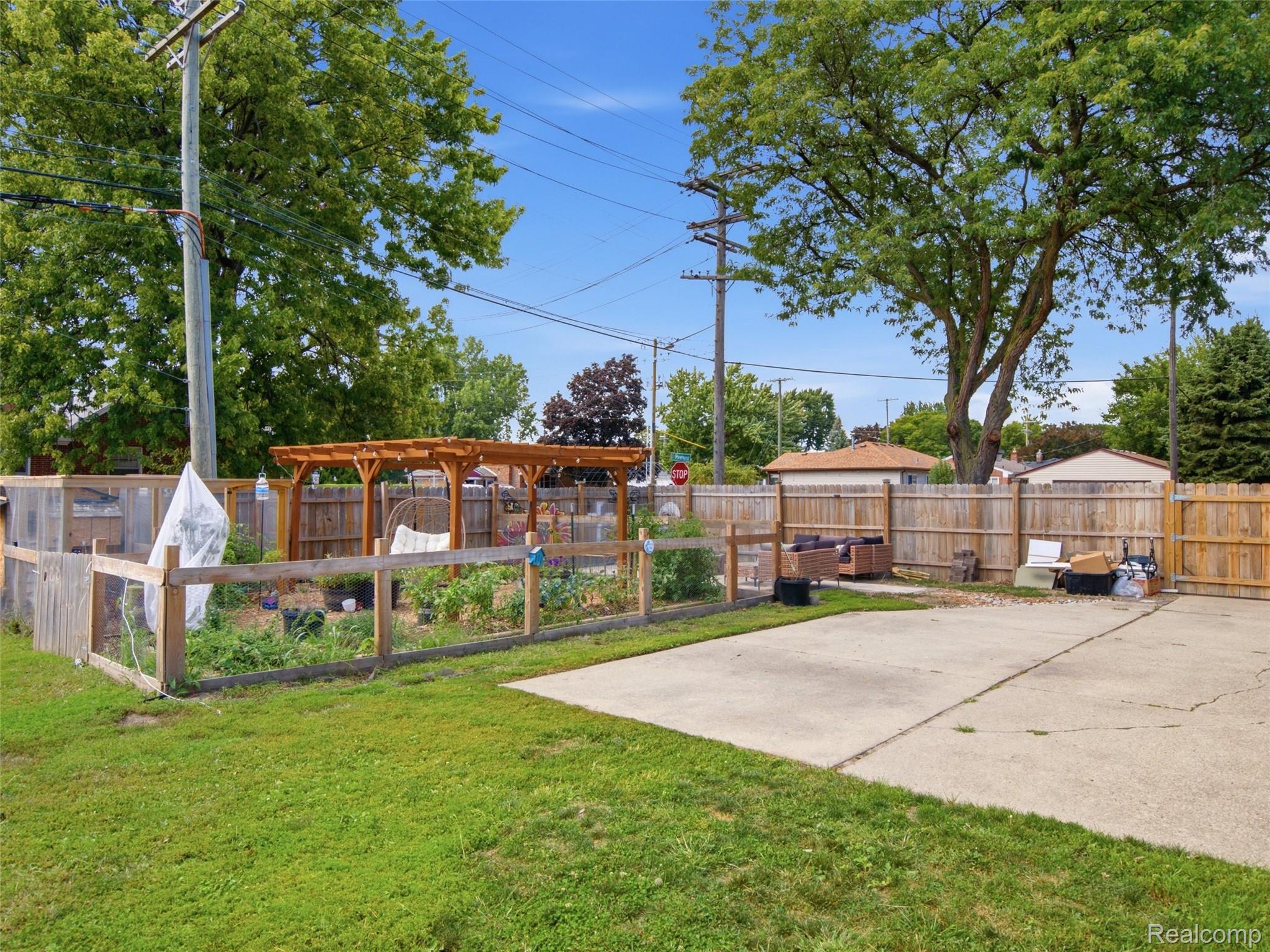 17830 Martin Road Property Photo 6