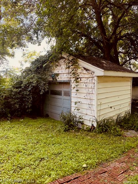 5868 Outer Drive Property Photo 8