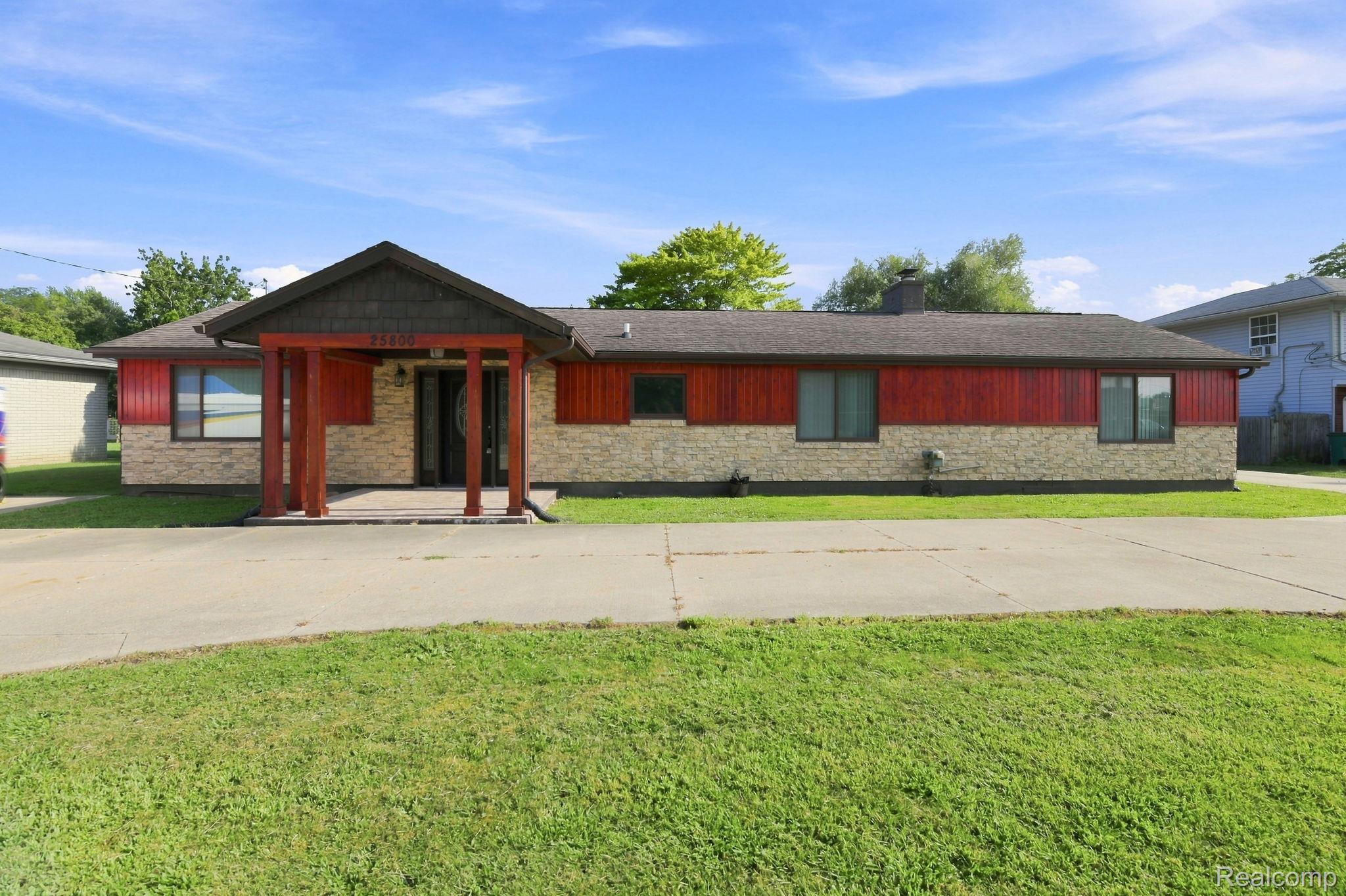 25800 N River Road Property Photo 1