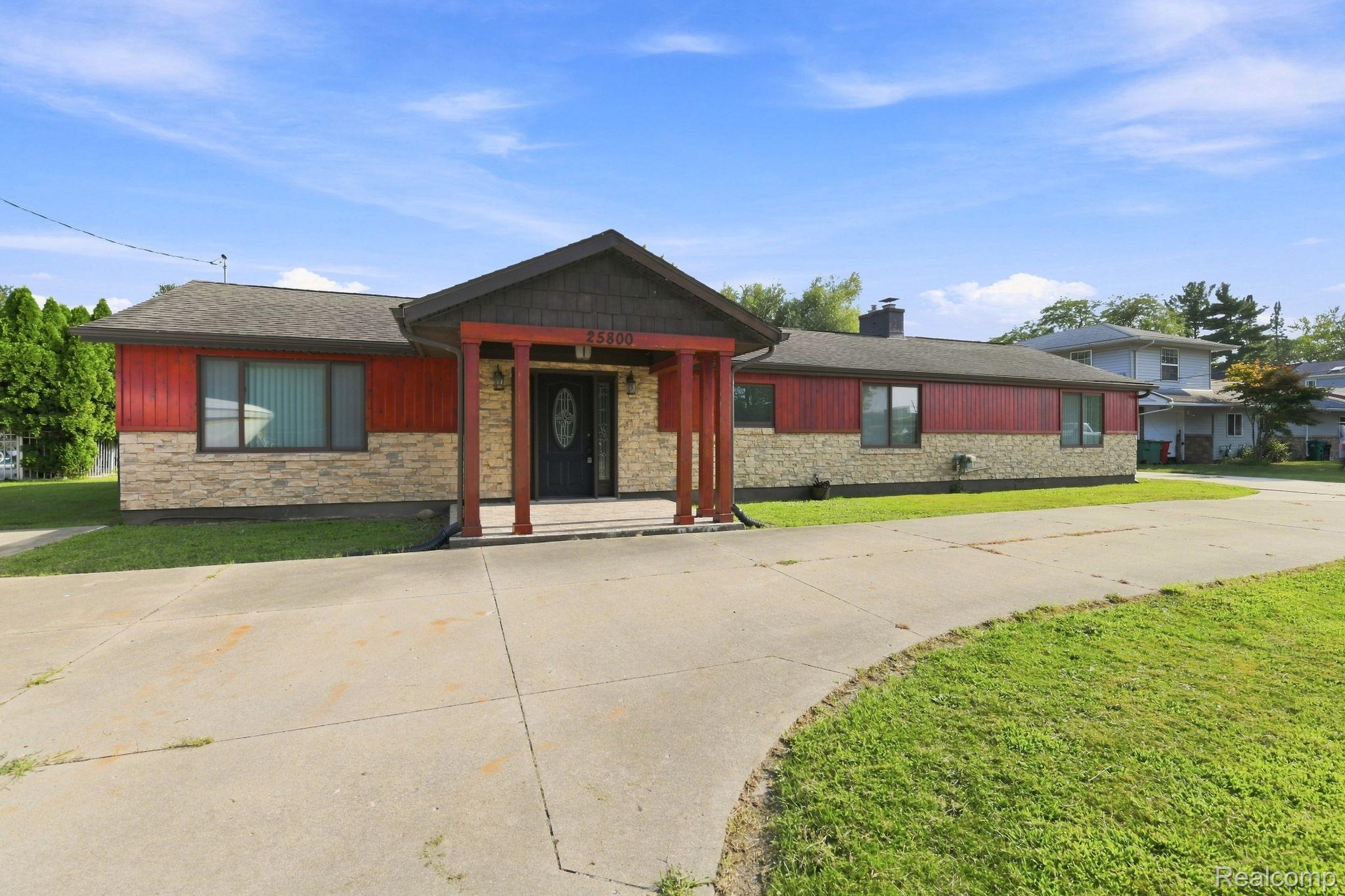 25800 N River Road Property Photo 10