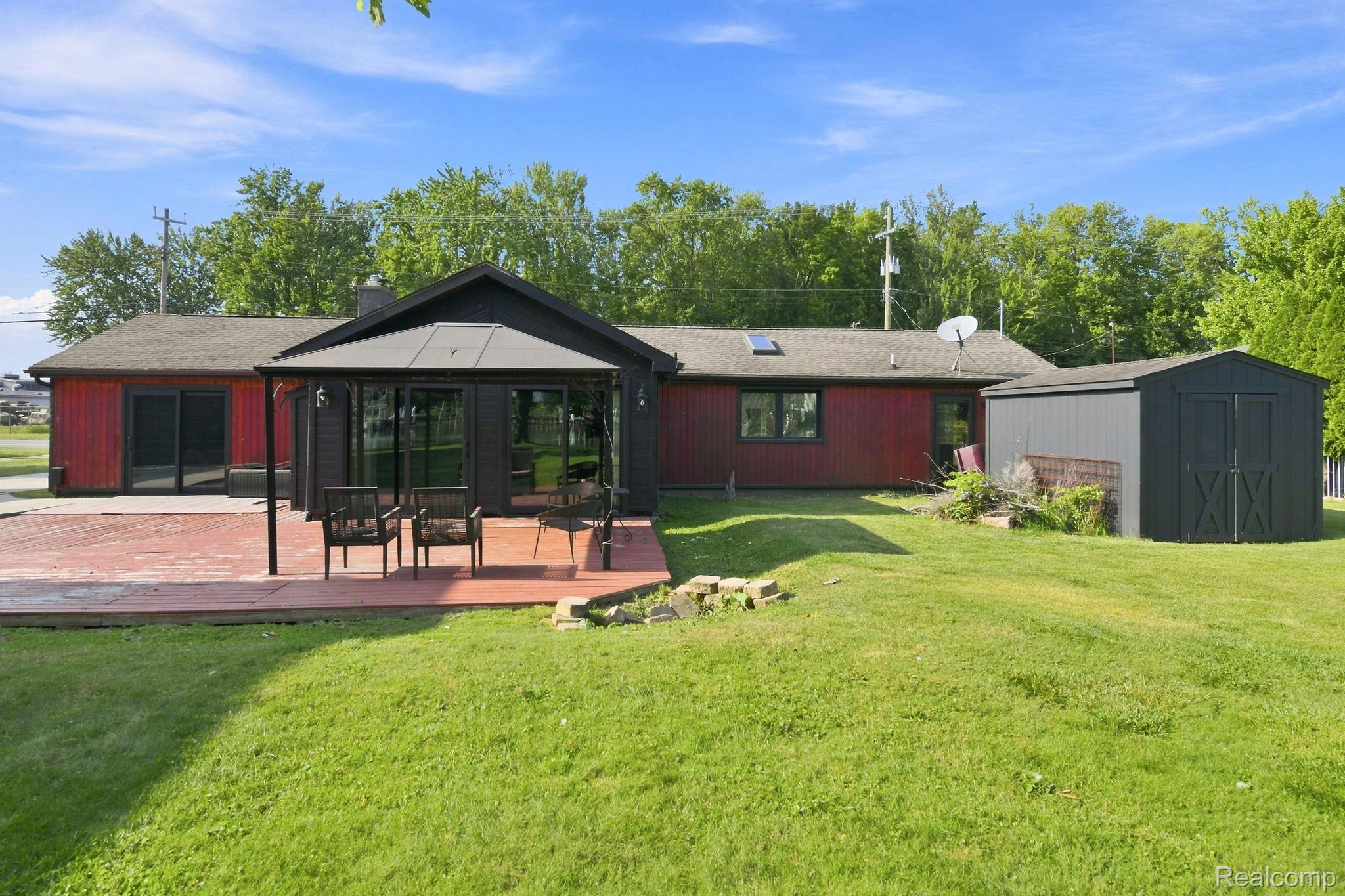 25800 N River Road Property Photo 11