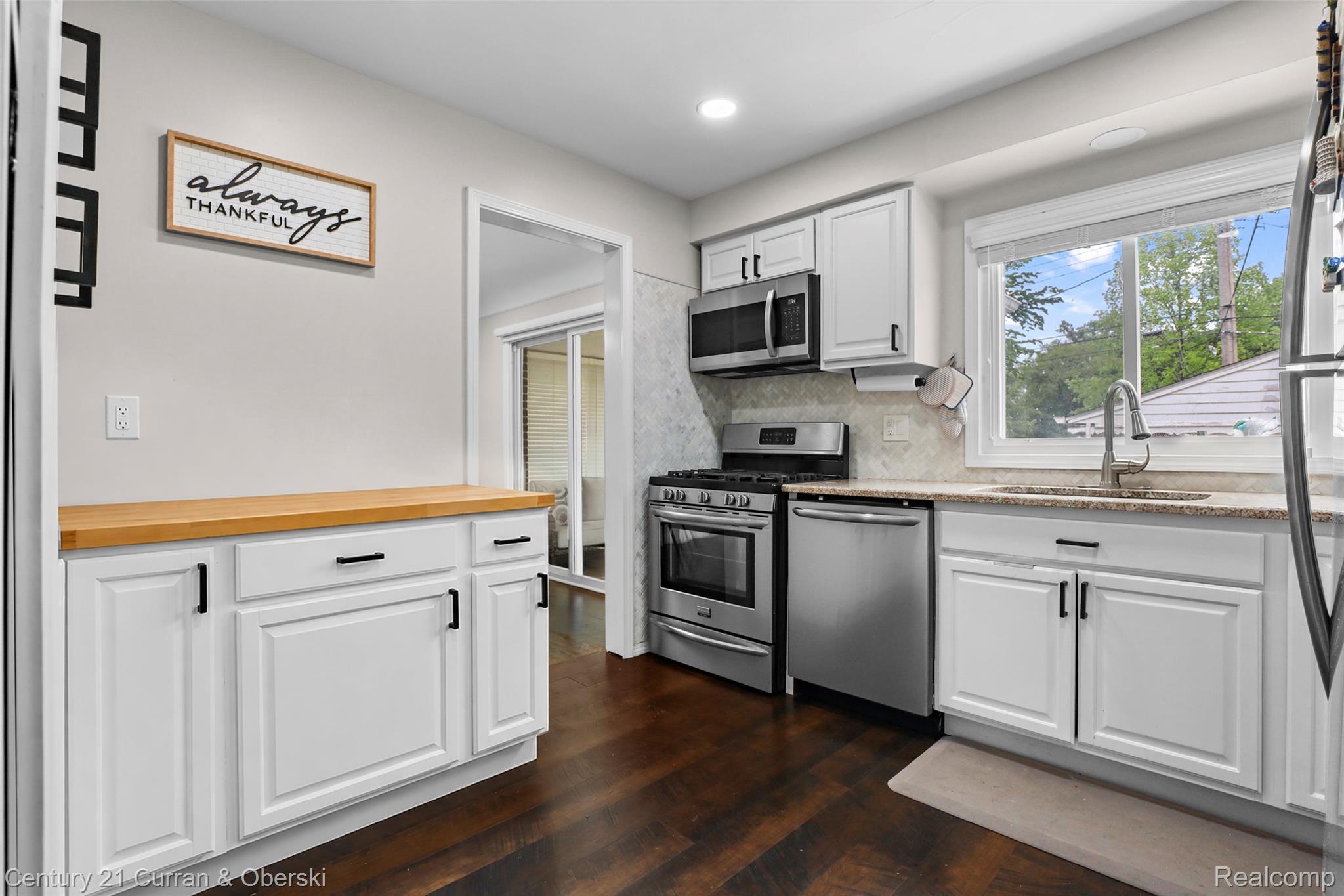 18285 Outer Drive Property Photo 13