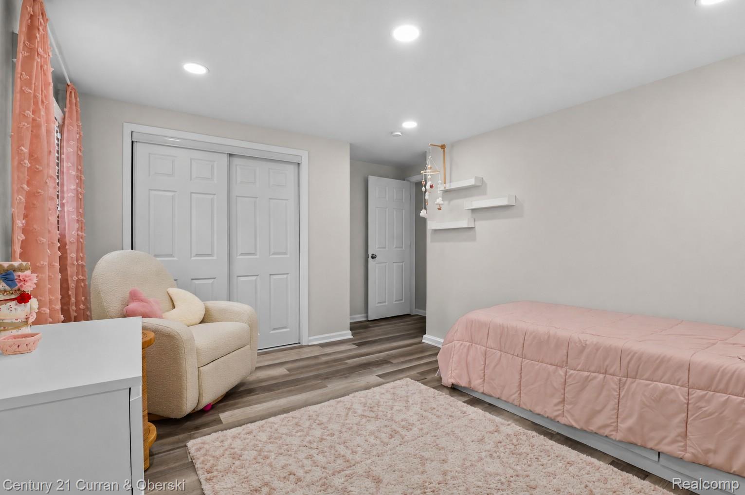 18285 Outer Drive Property Photo 19