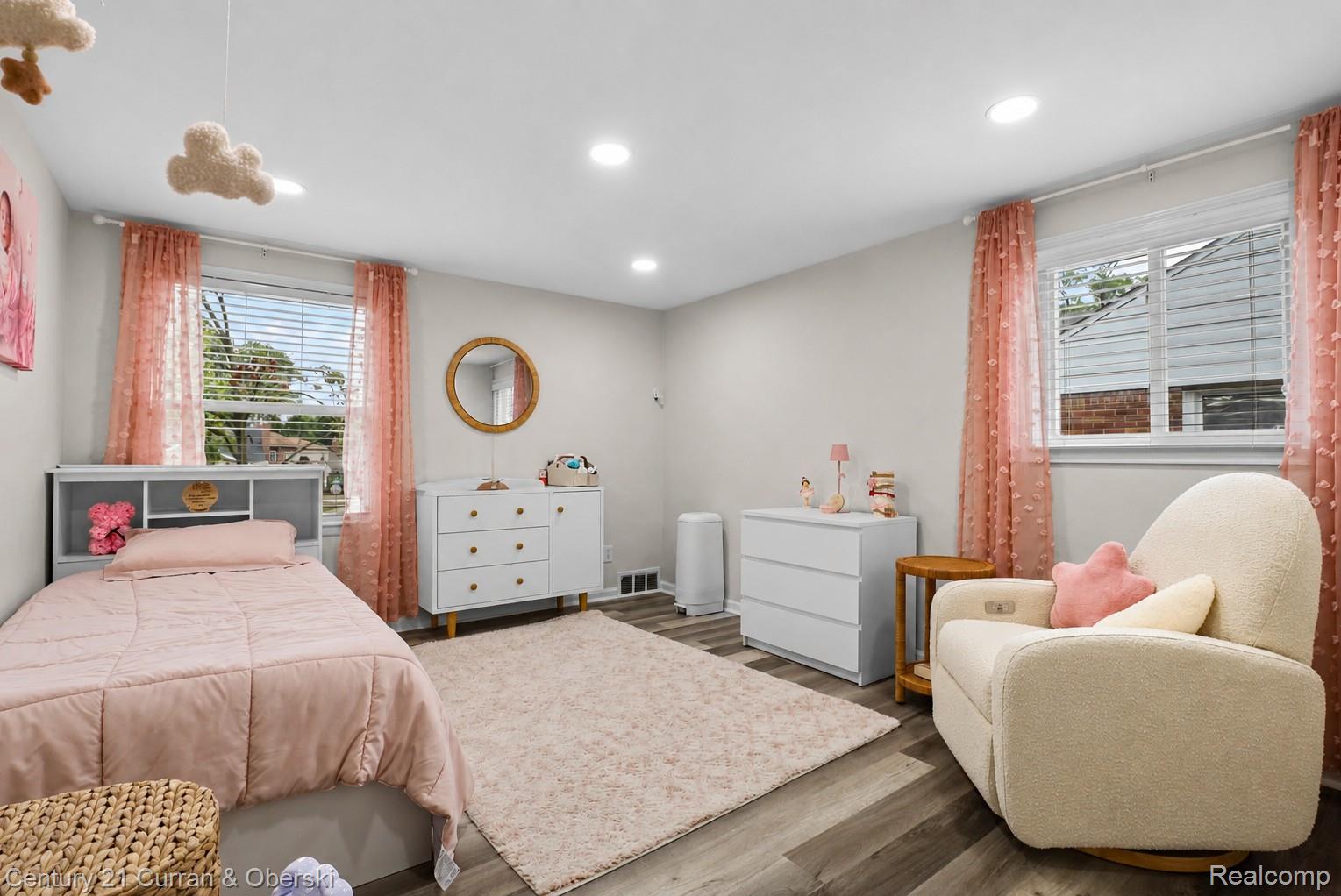 18285 Outer Drive Property Photo 20