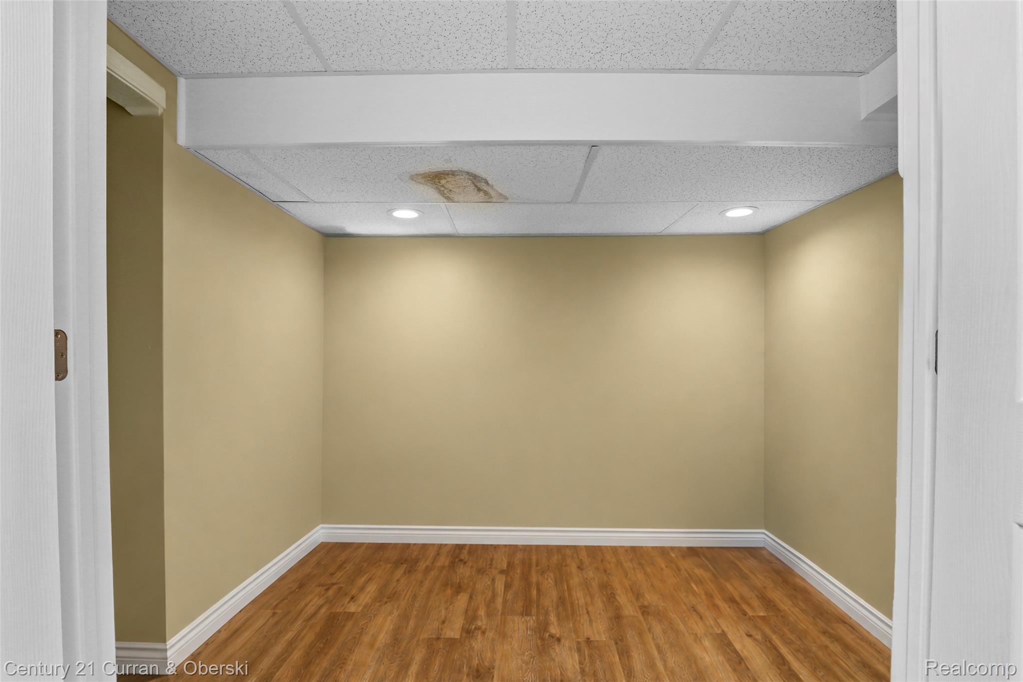 18285 Outer Drive Property Photo 27