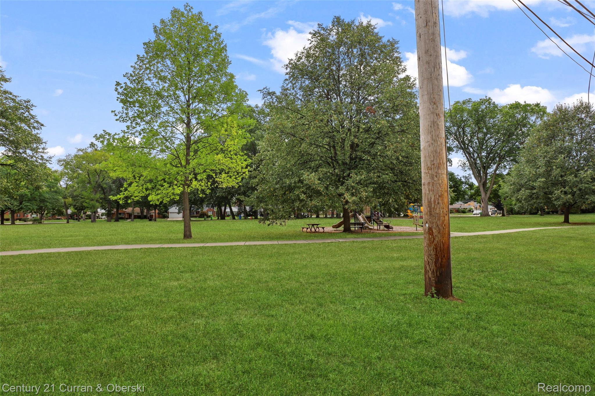 18285 Outer Drive Property Photo 29