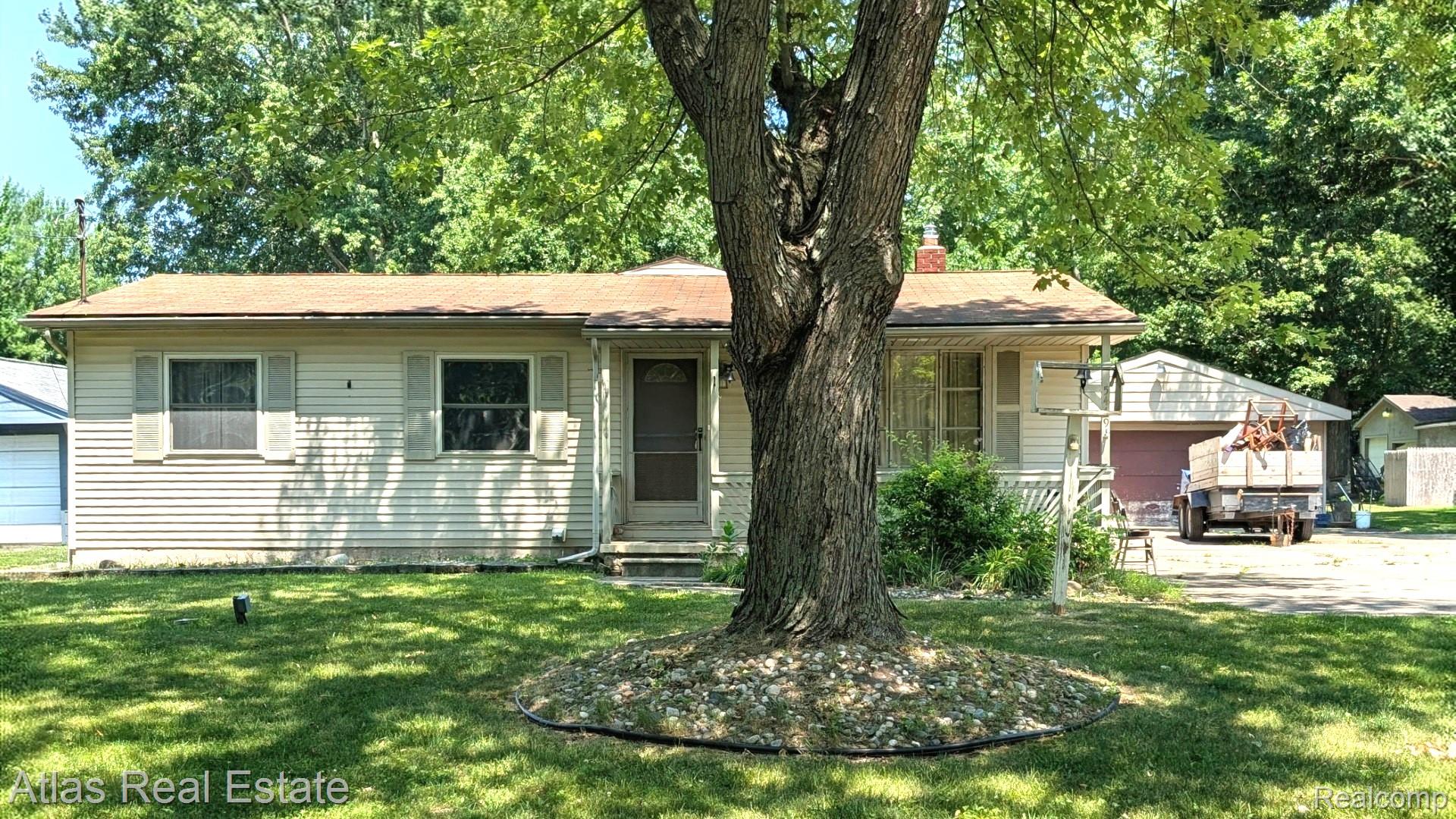 5449 Woodlawn Drive Property Photo 1