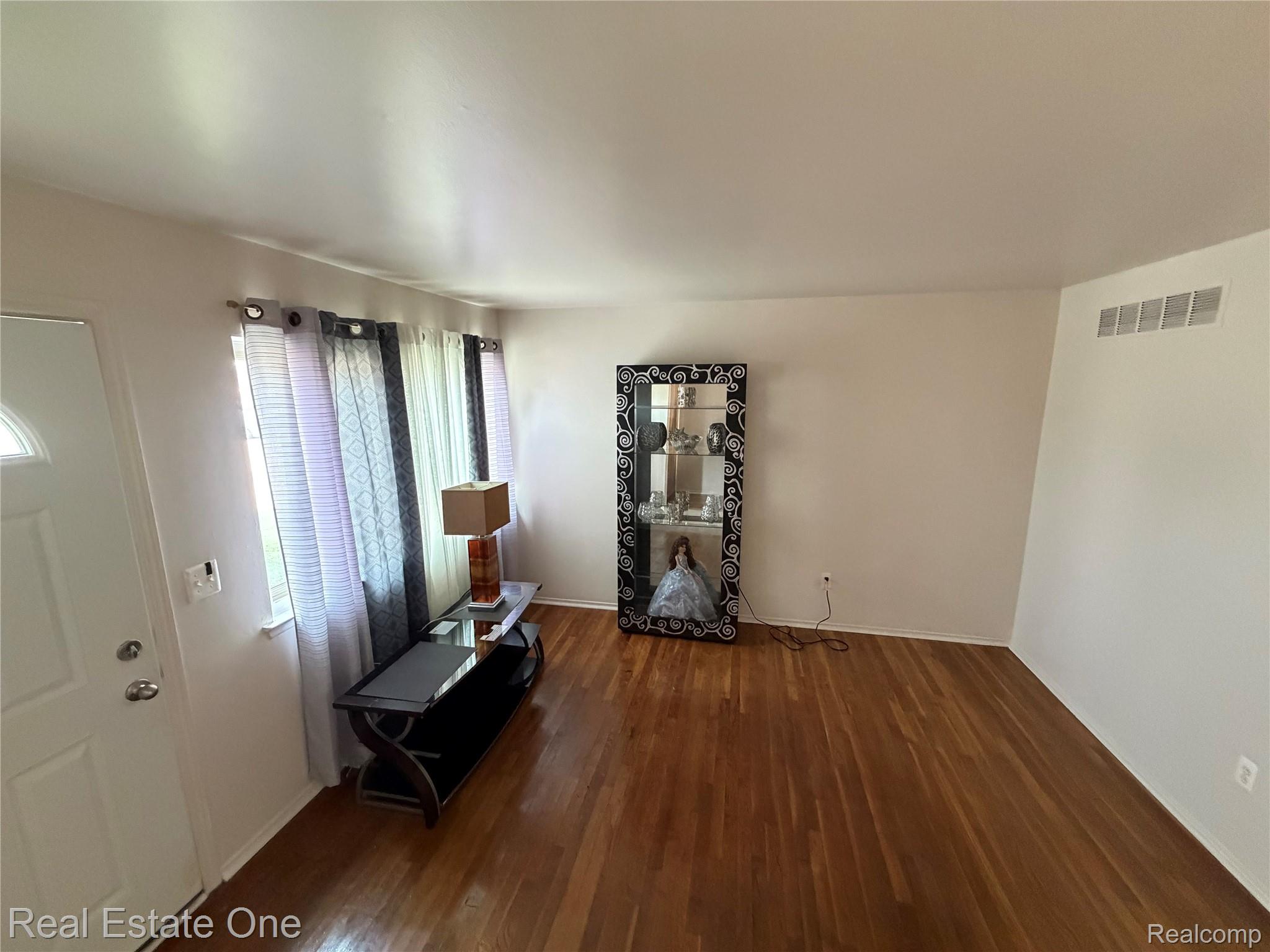 23517 Baker Street Property Photo 2