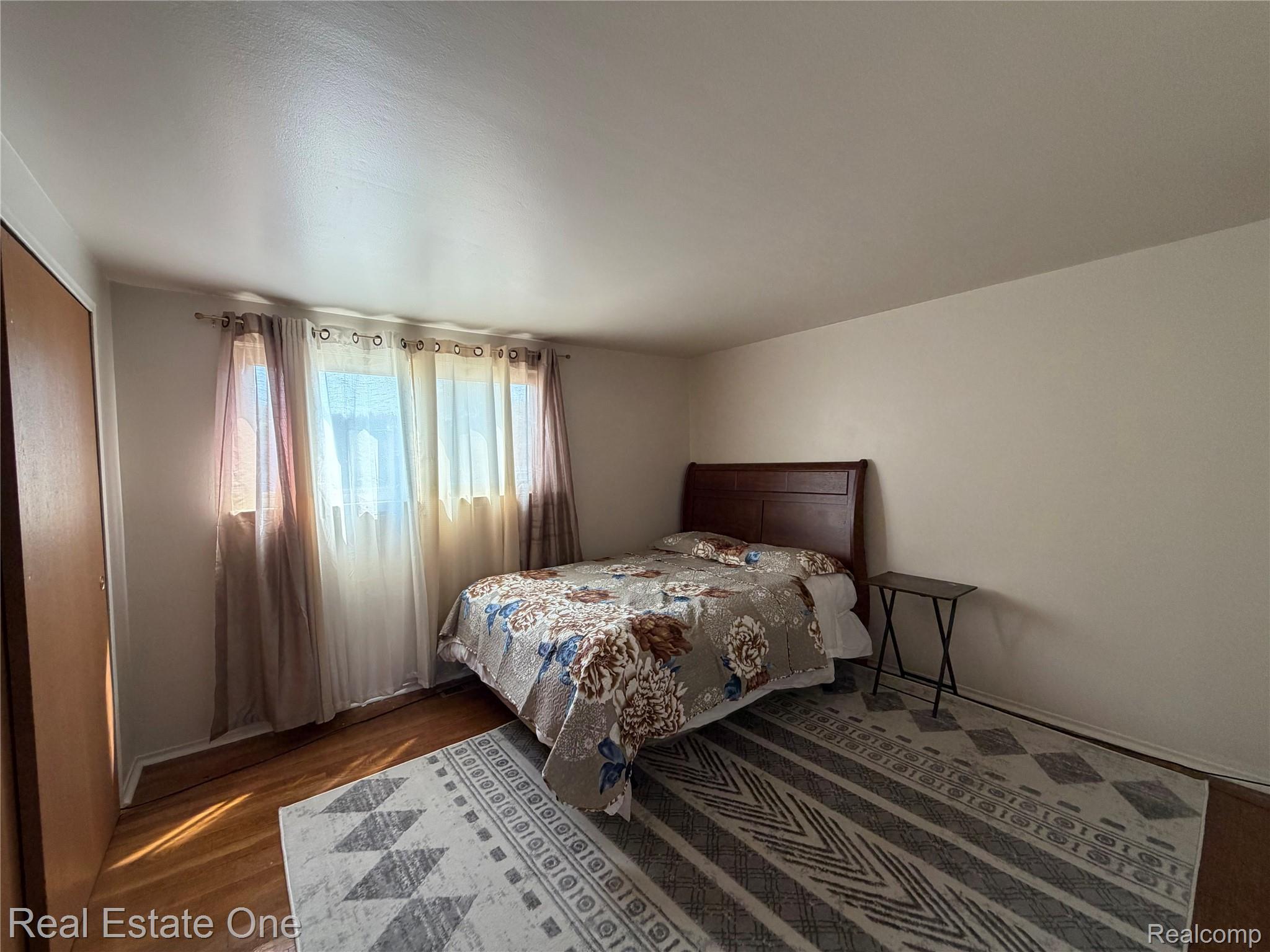 23517 Baker Street Property Photo 7