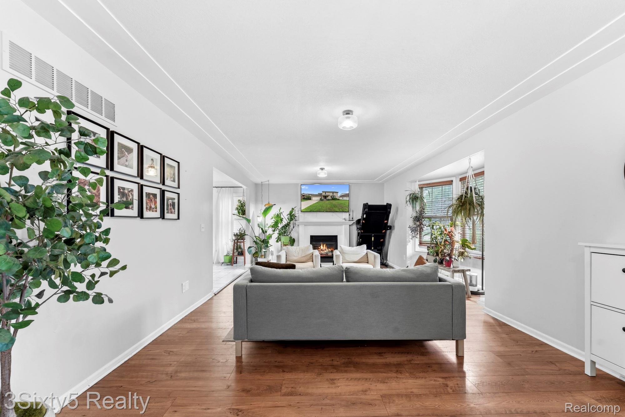 14392 Canterbury Lane Property Photo 3