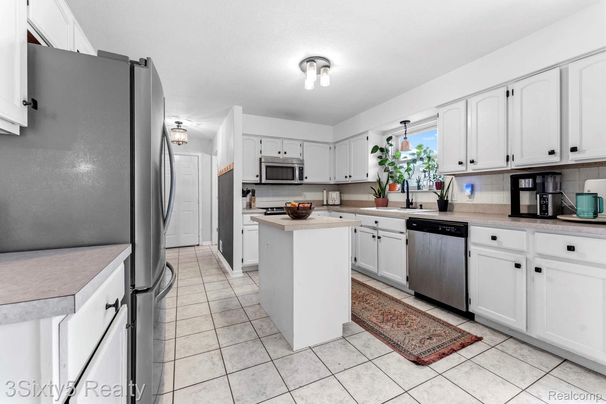 14392 Canterbury Lane Property Photo 7