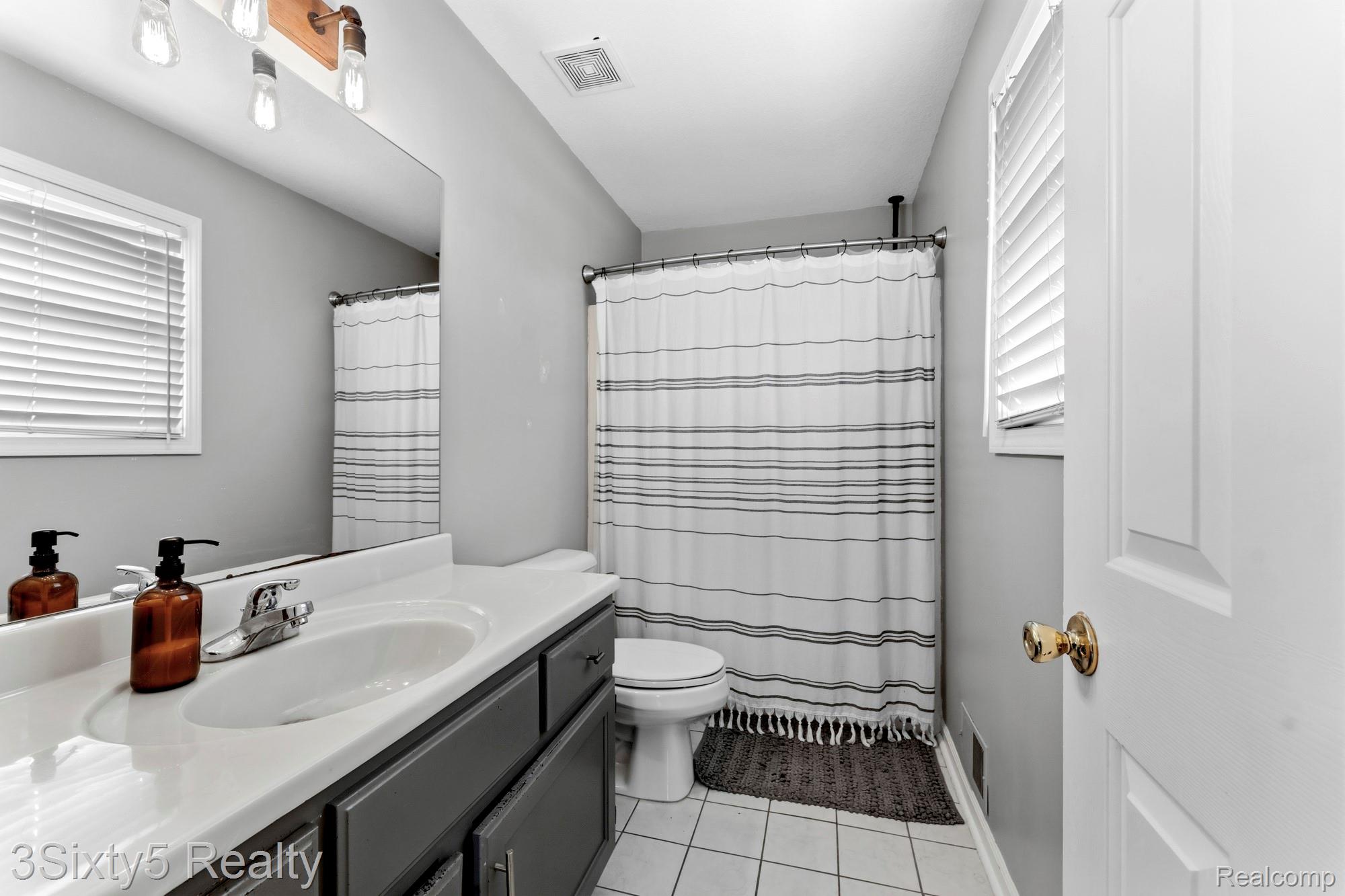 14392 Canterbury Lane Property Photo 21