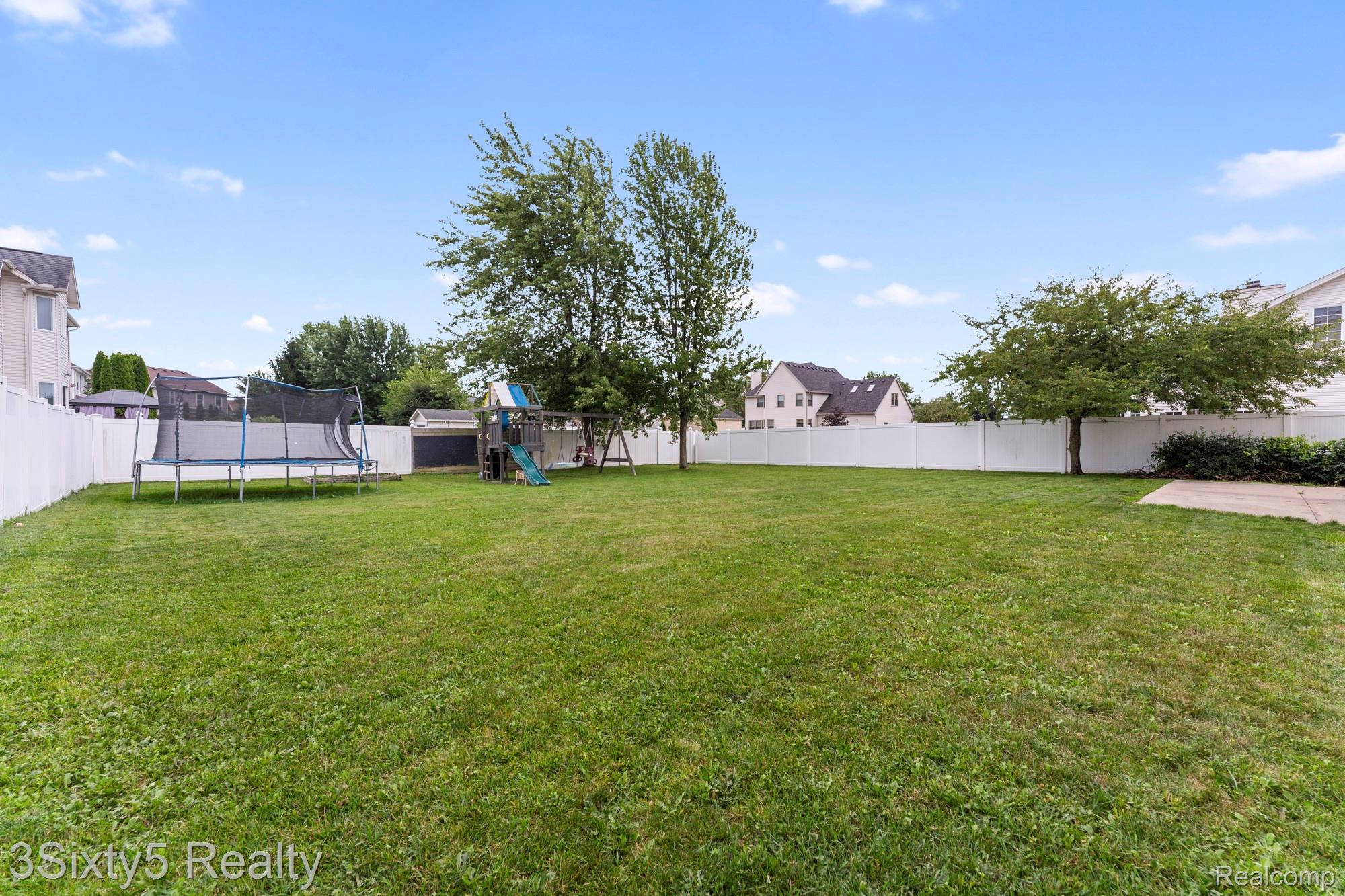 14392 Canterbury Lane Property Photo 23