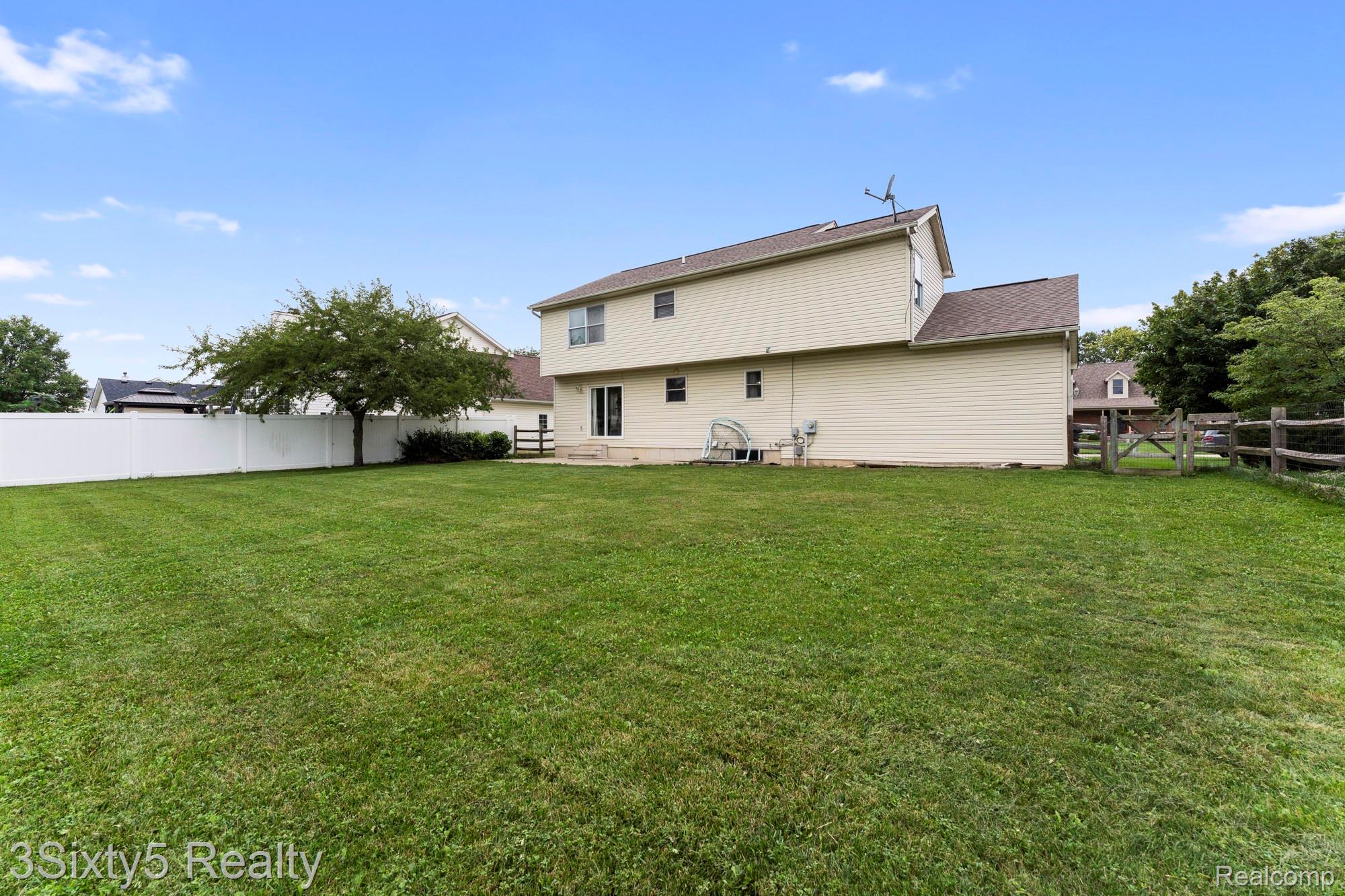 14392 Canterbury Lane Property Photo 24