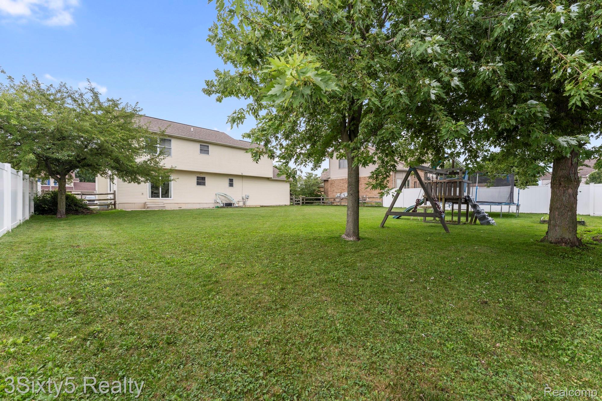 14392 Canterbury Lane Property Photo 26