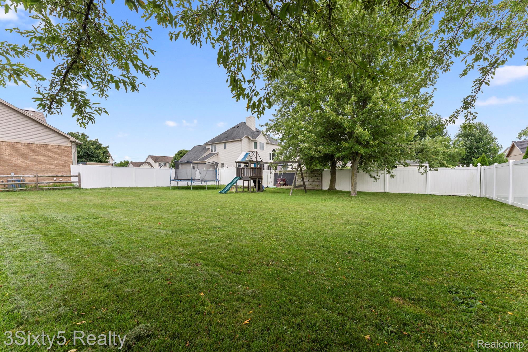 14392 Canterbury Lane Property Photo 27