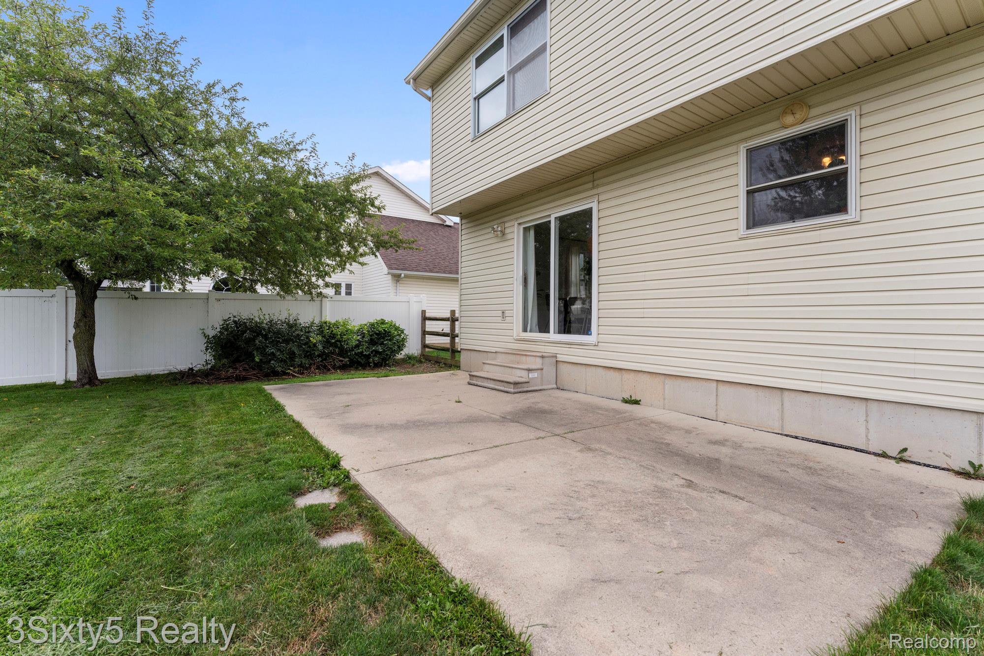 14392 Canterbury Lane Property Photo 28