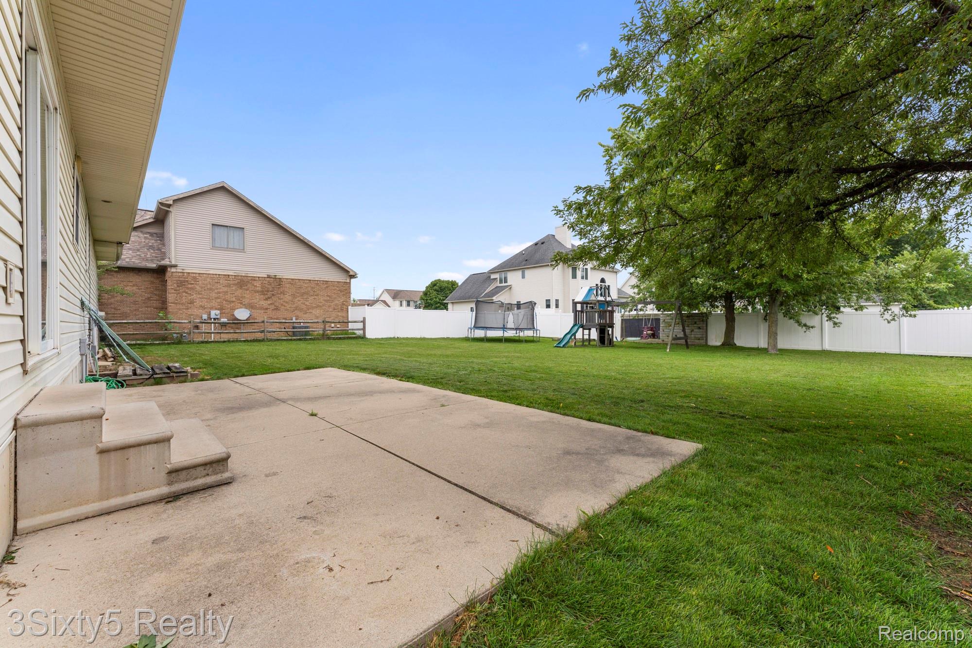 14392 Canterbury Lane Property Photo 29