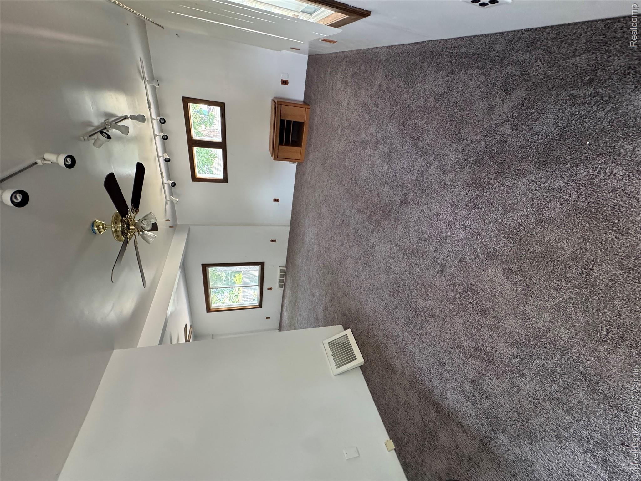 18647 Robert Street Property Photo 9