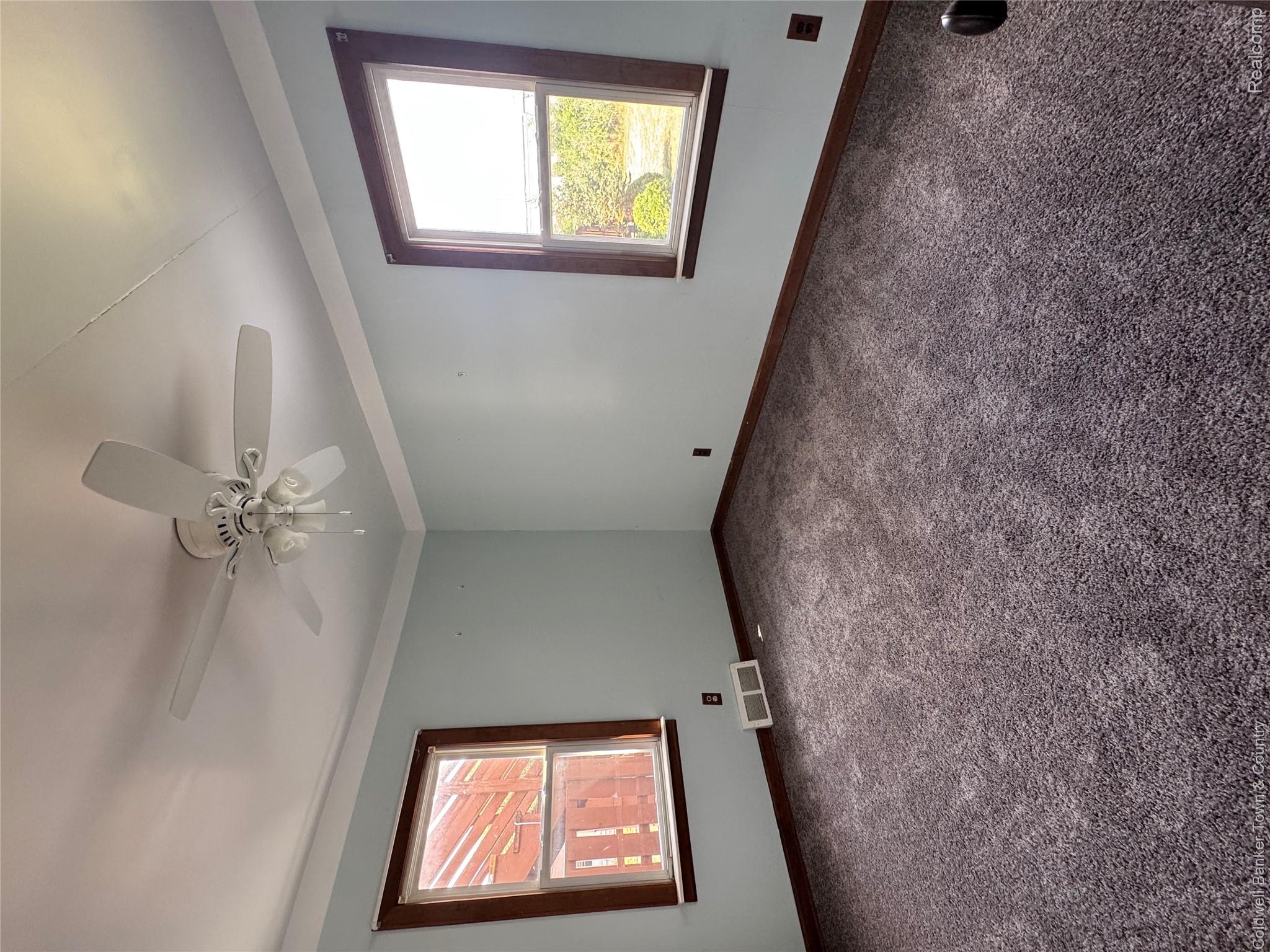 18647 Robert Street Property Photo 12