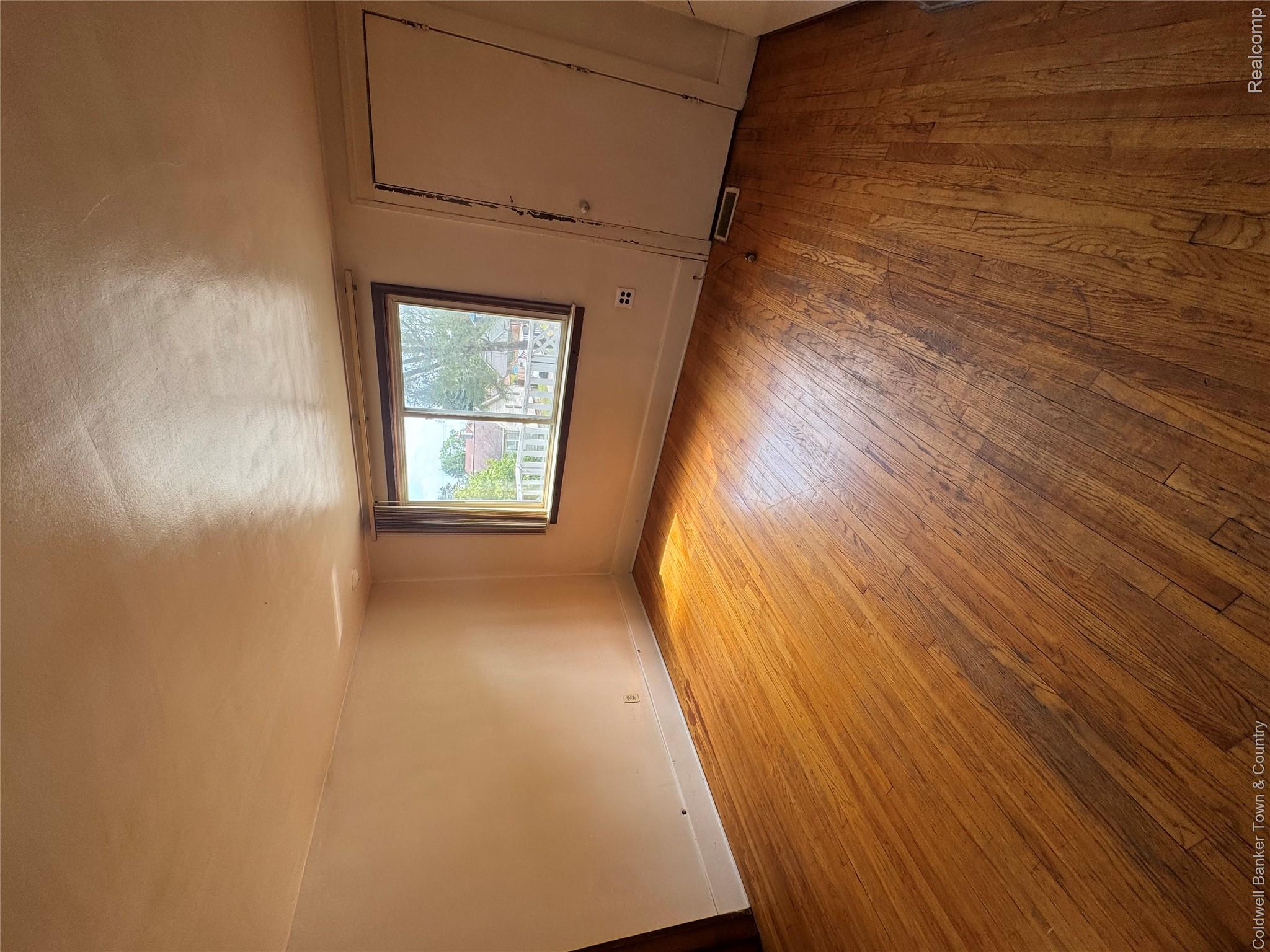 18647 Robert Street Property Photo 15