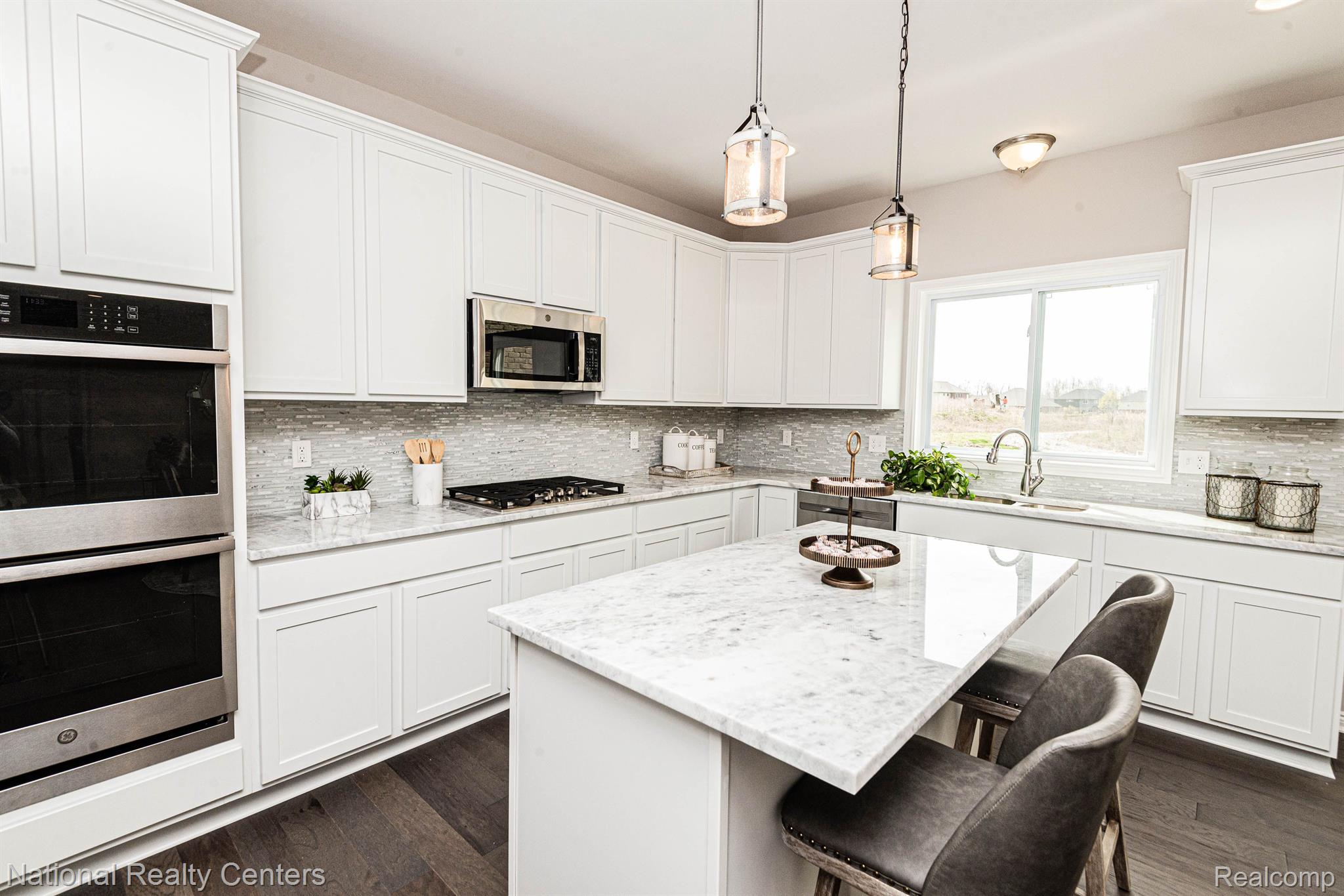 8005 Birkdale Court Property Photo 18