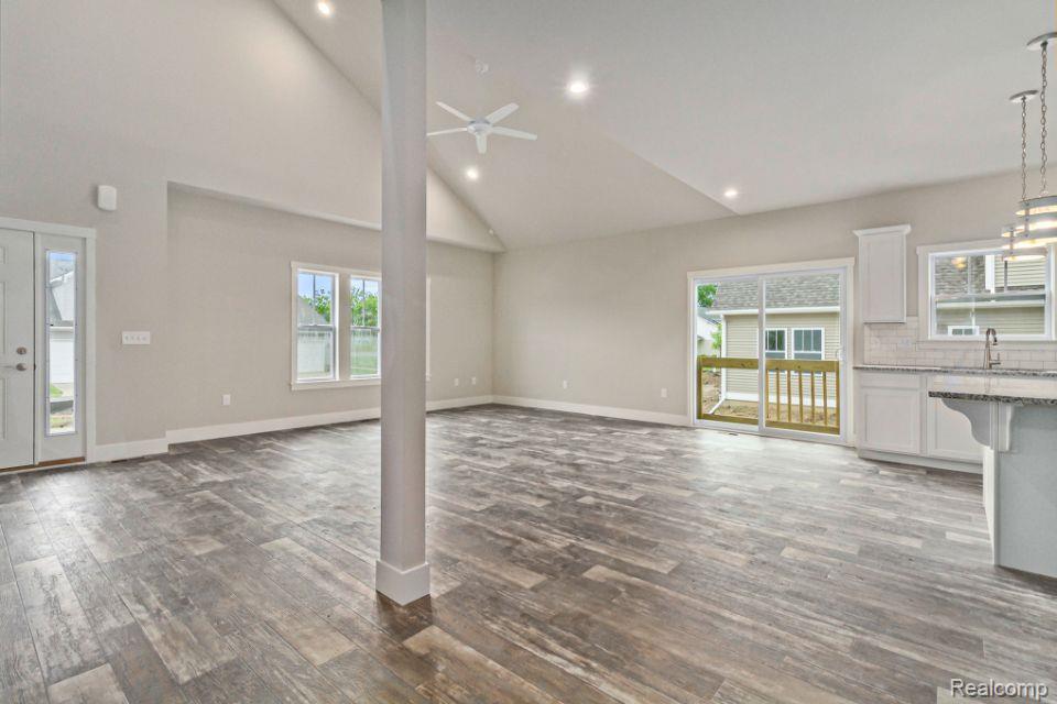 360 Dorchester Drive Property Photo 3