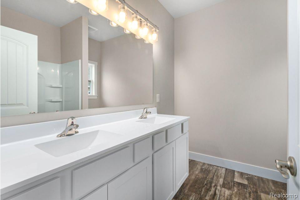360 Dorchester Drive Property Photo 11