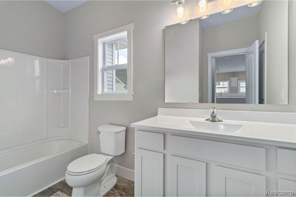 360 Dorchester Drive Property Photo 13
