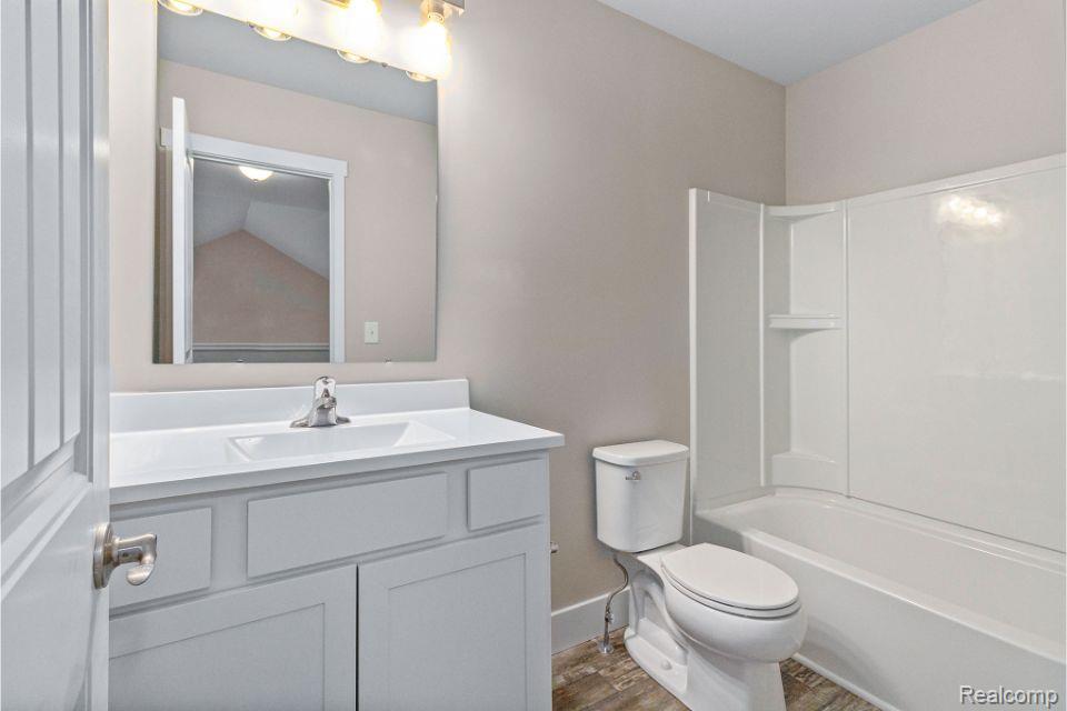 360 Dorchester Drive Property Photo 16