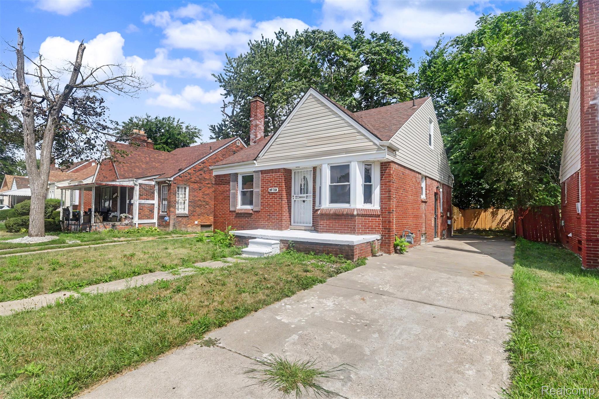 16718 Biltmore Street Property Photo 2