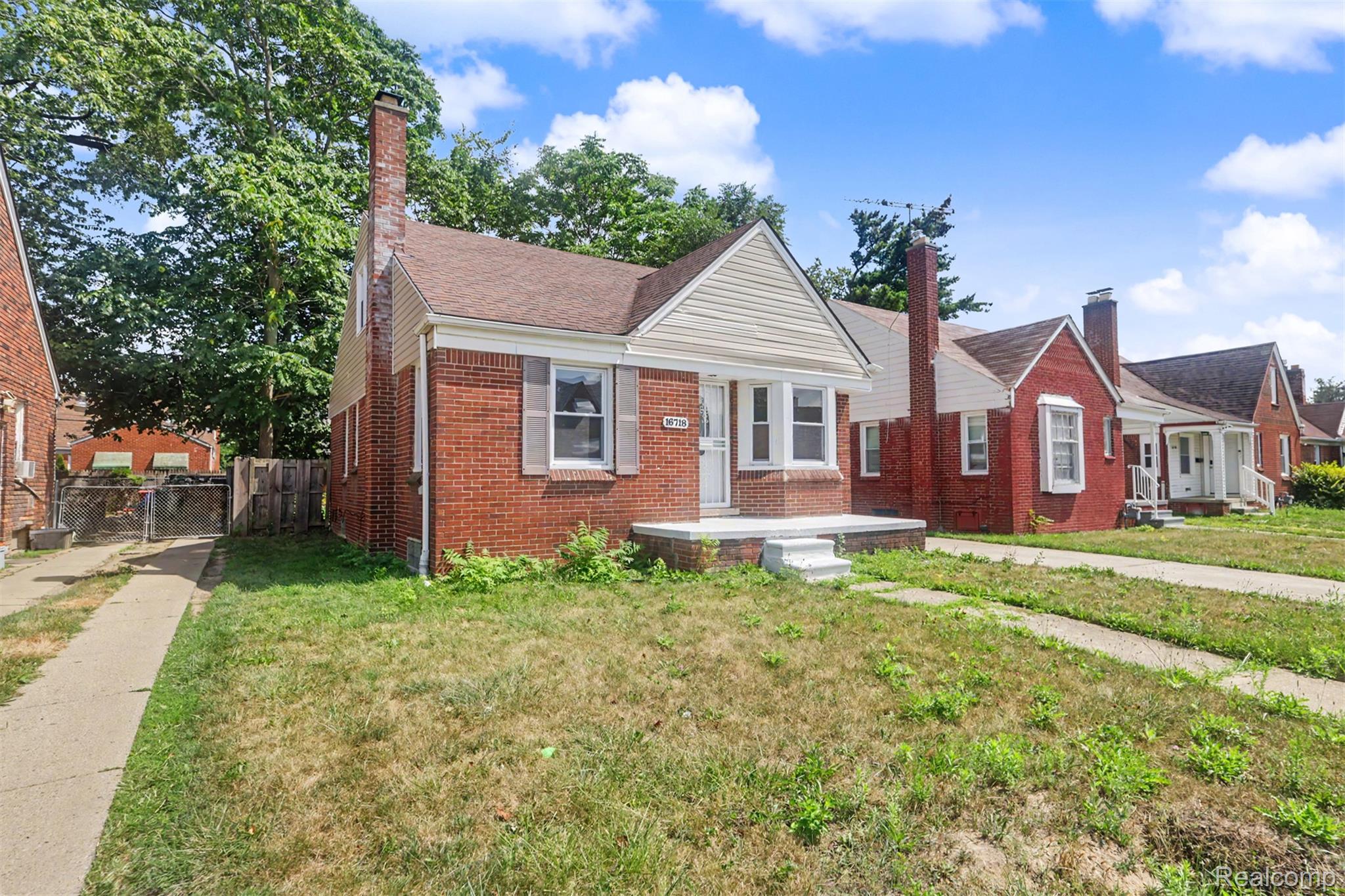 16718 Biltmore Street Property Photo 3