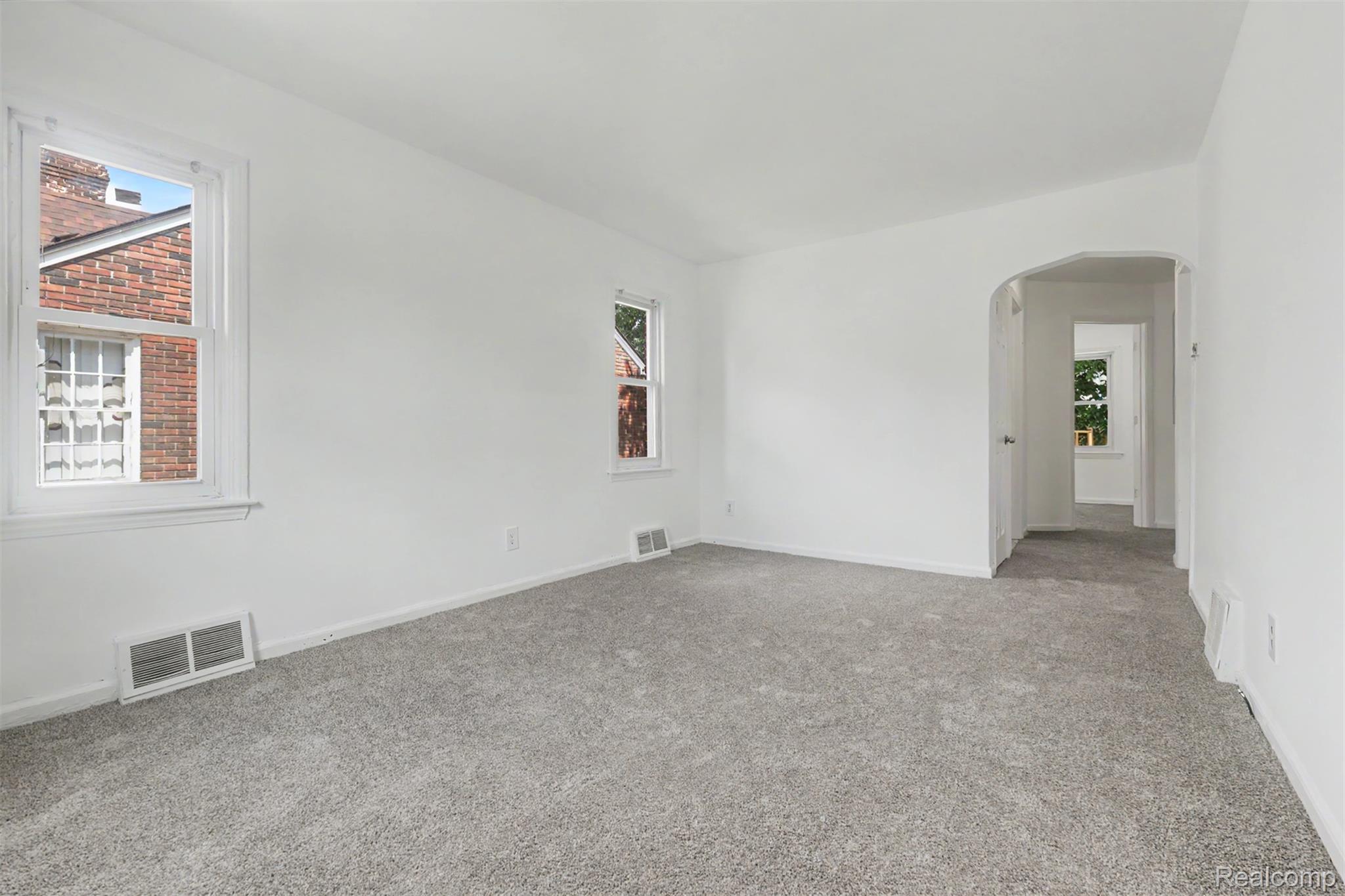 16718 Biltmore Street Property Photo 4