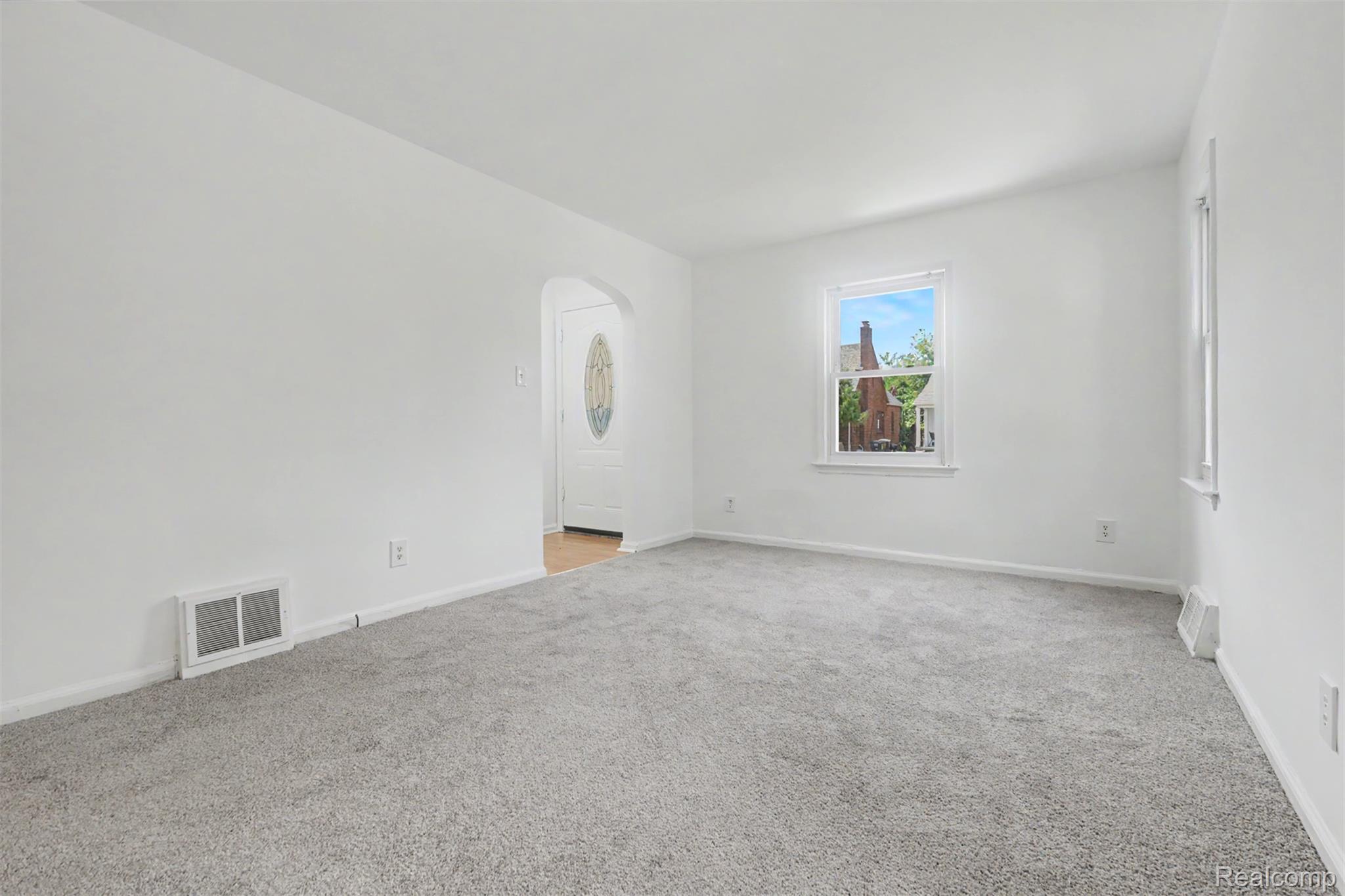 16718 Biltmore Street Property Photo 5