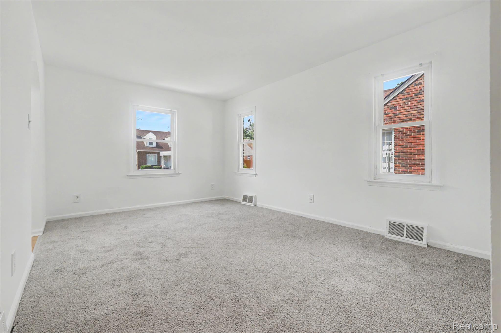 16718 Biltmore Street Property Photo 6
