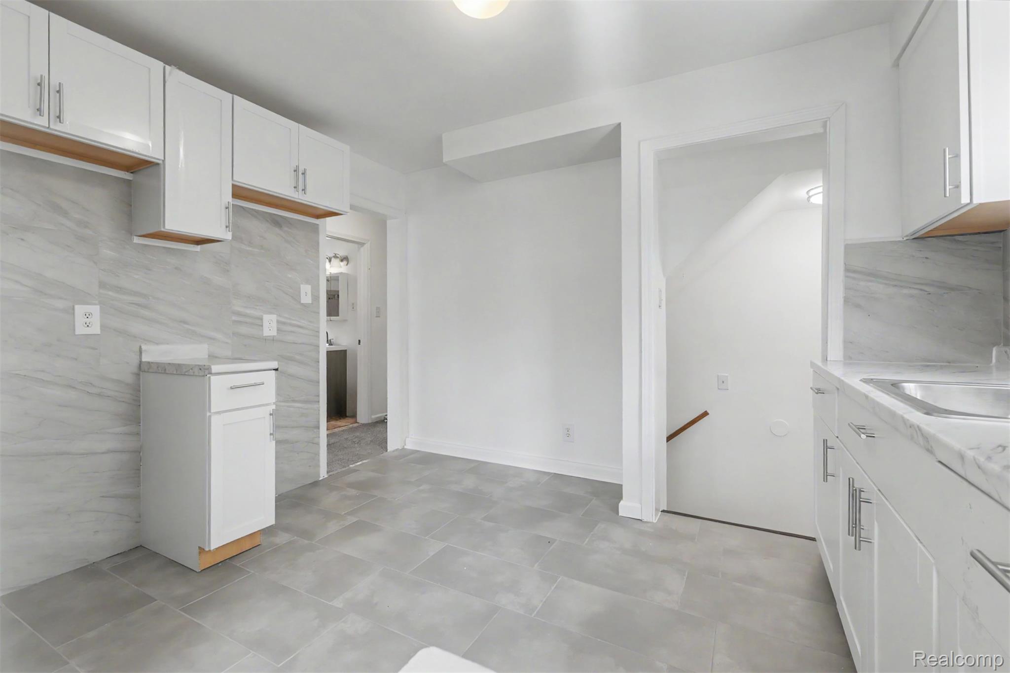 16718 Biltmore Street Property Photo 10