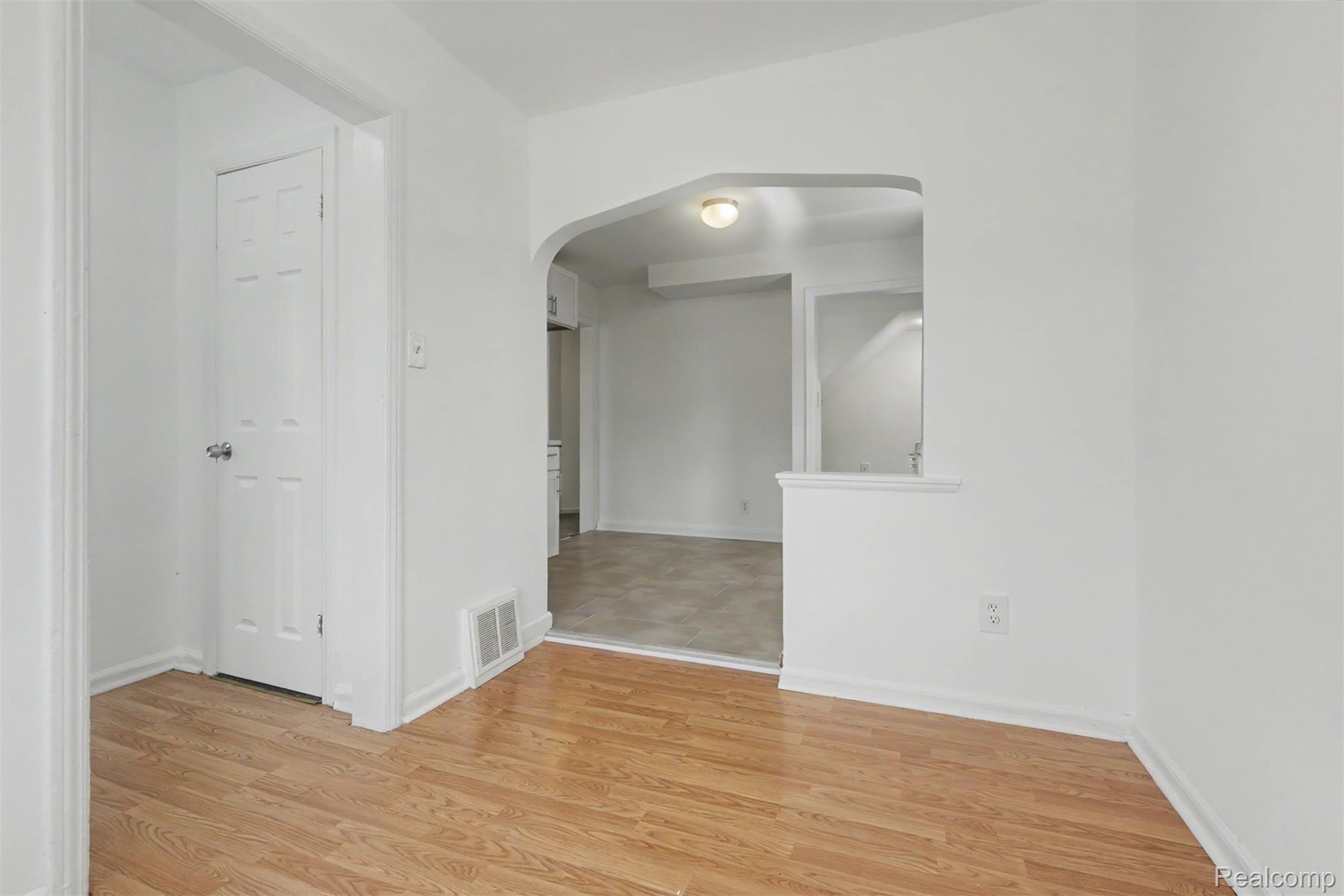 16718 Biltmore Street Property Photo 12