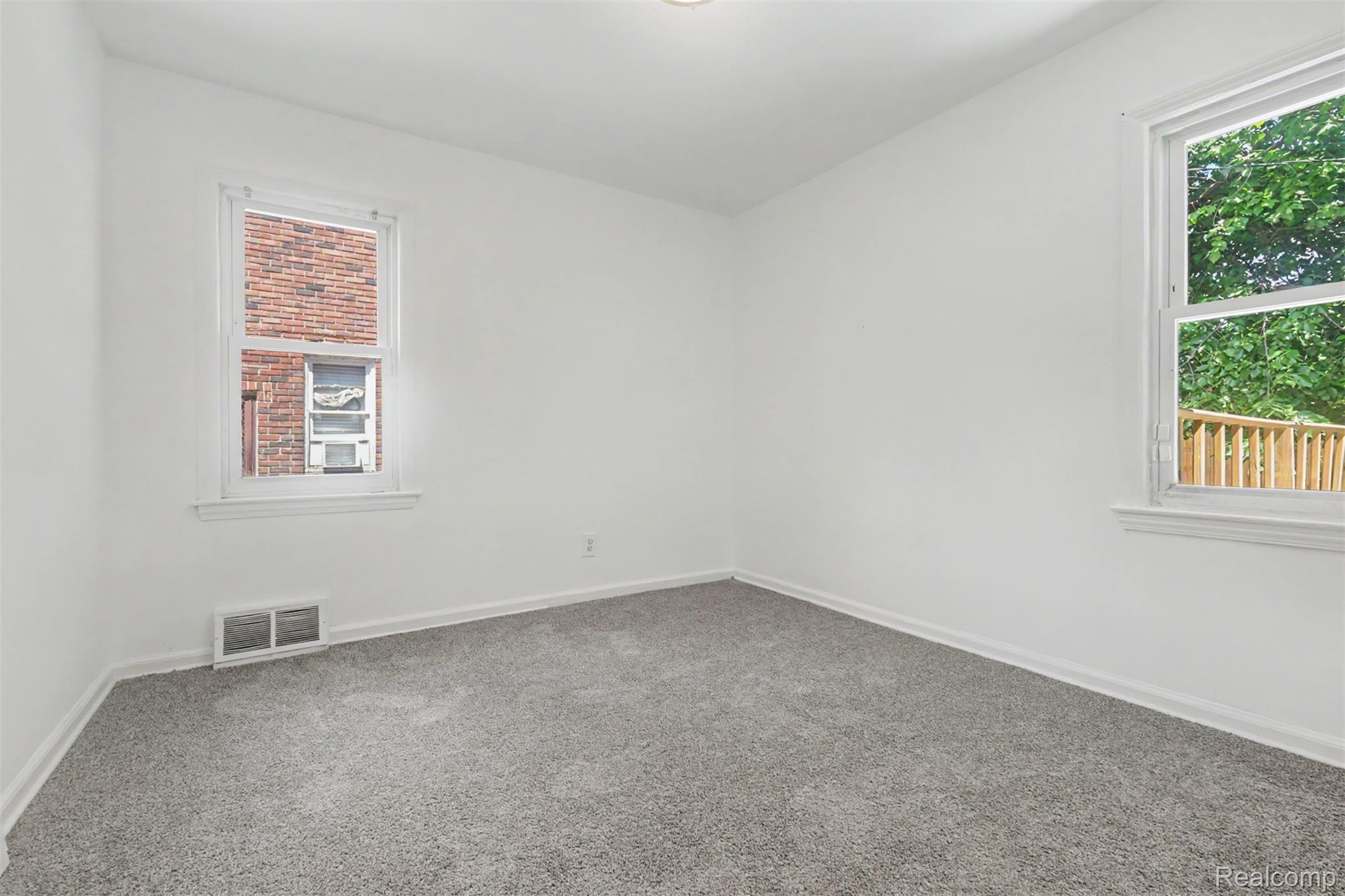 16718 Biltmore Street Property Photo 15
