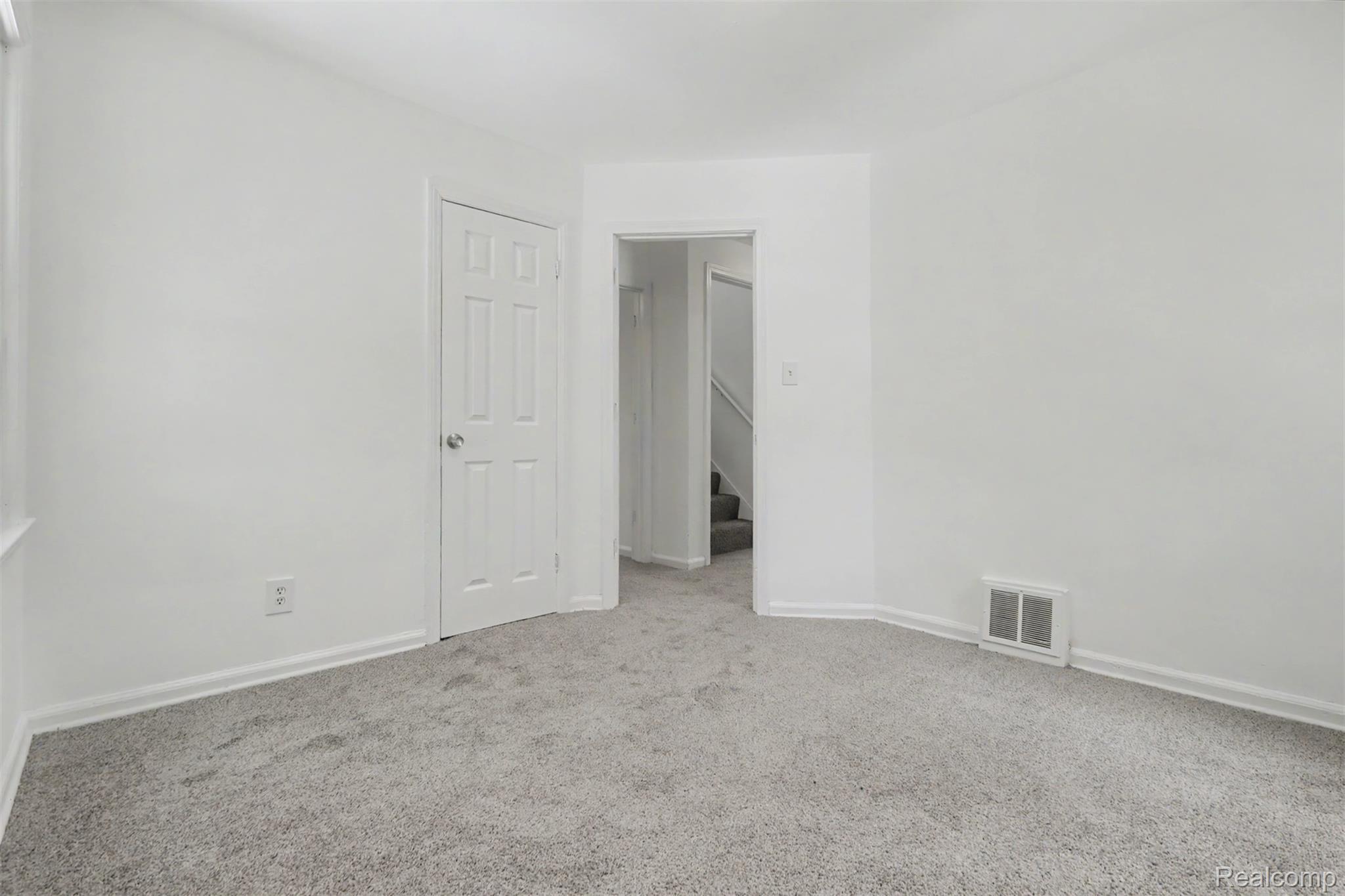 16718 Biltmore Street Property Photo 16