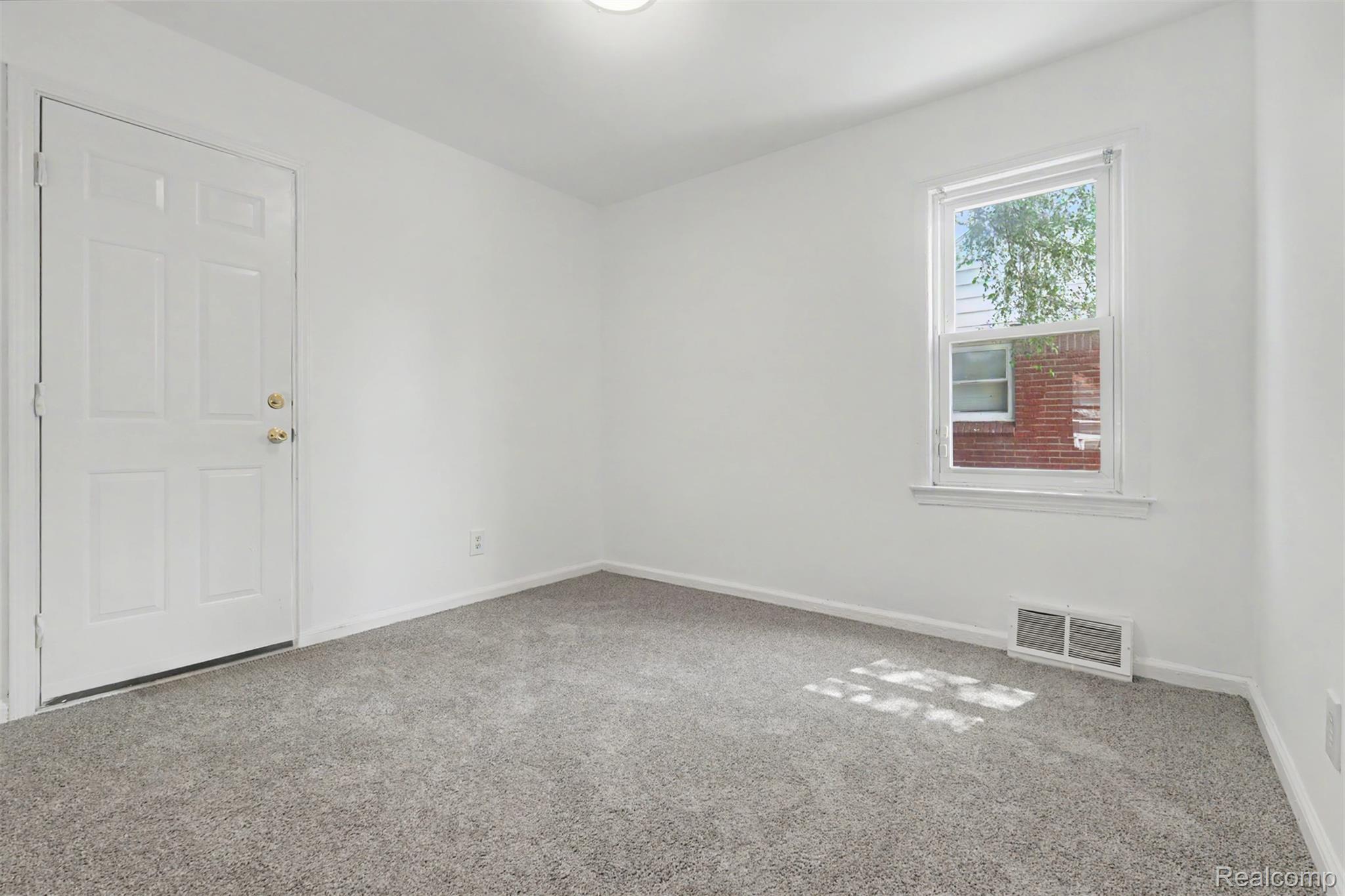 16718 Biltmore Street Property Photo 17