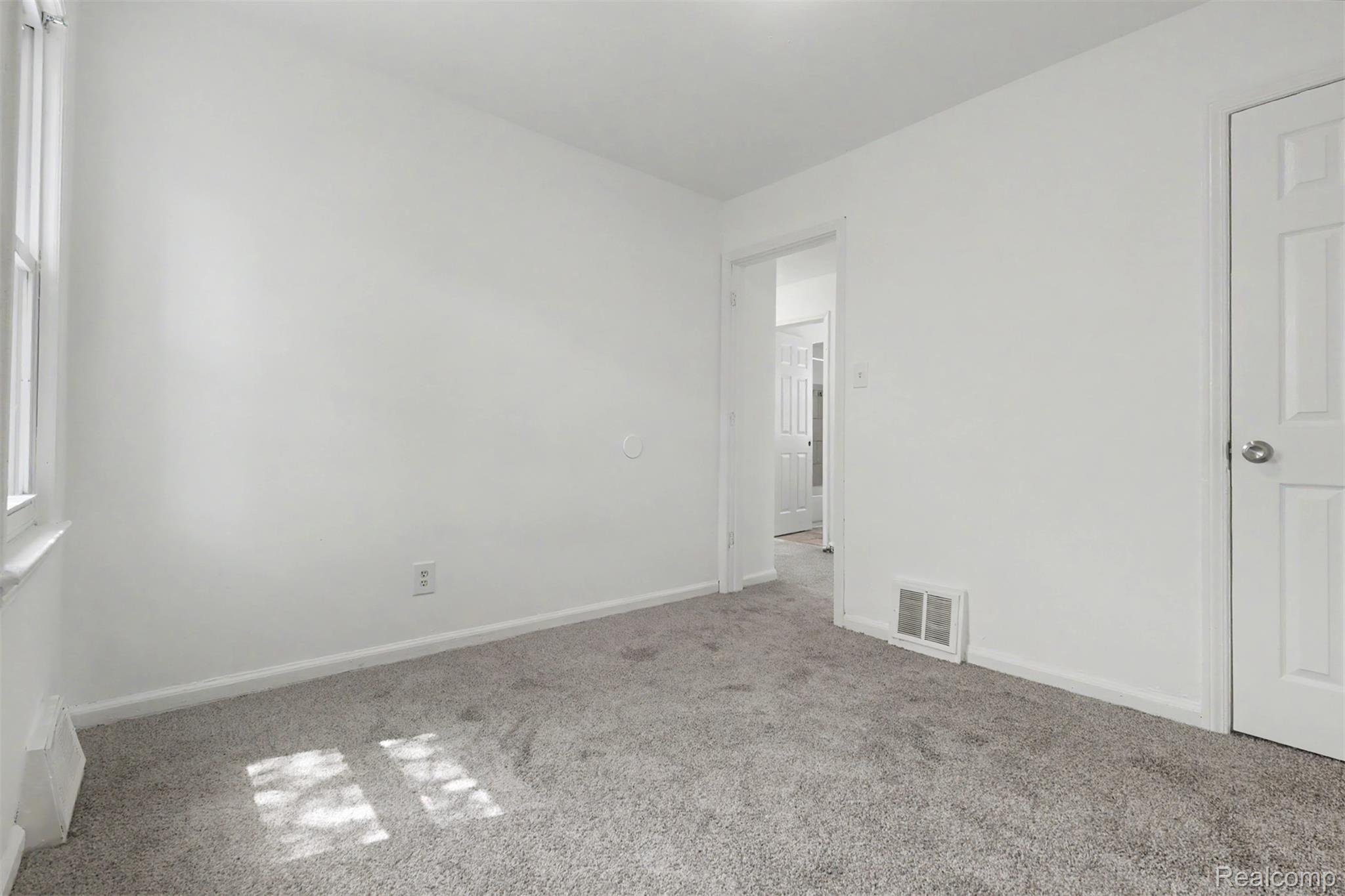 16718 Biltmore Street Property Photo 18