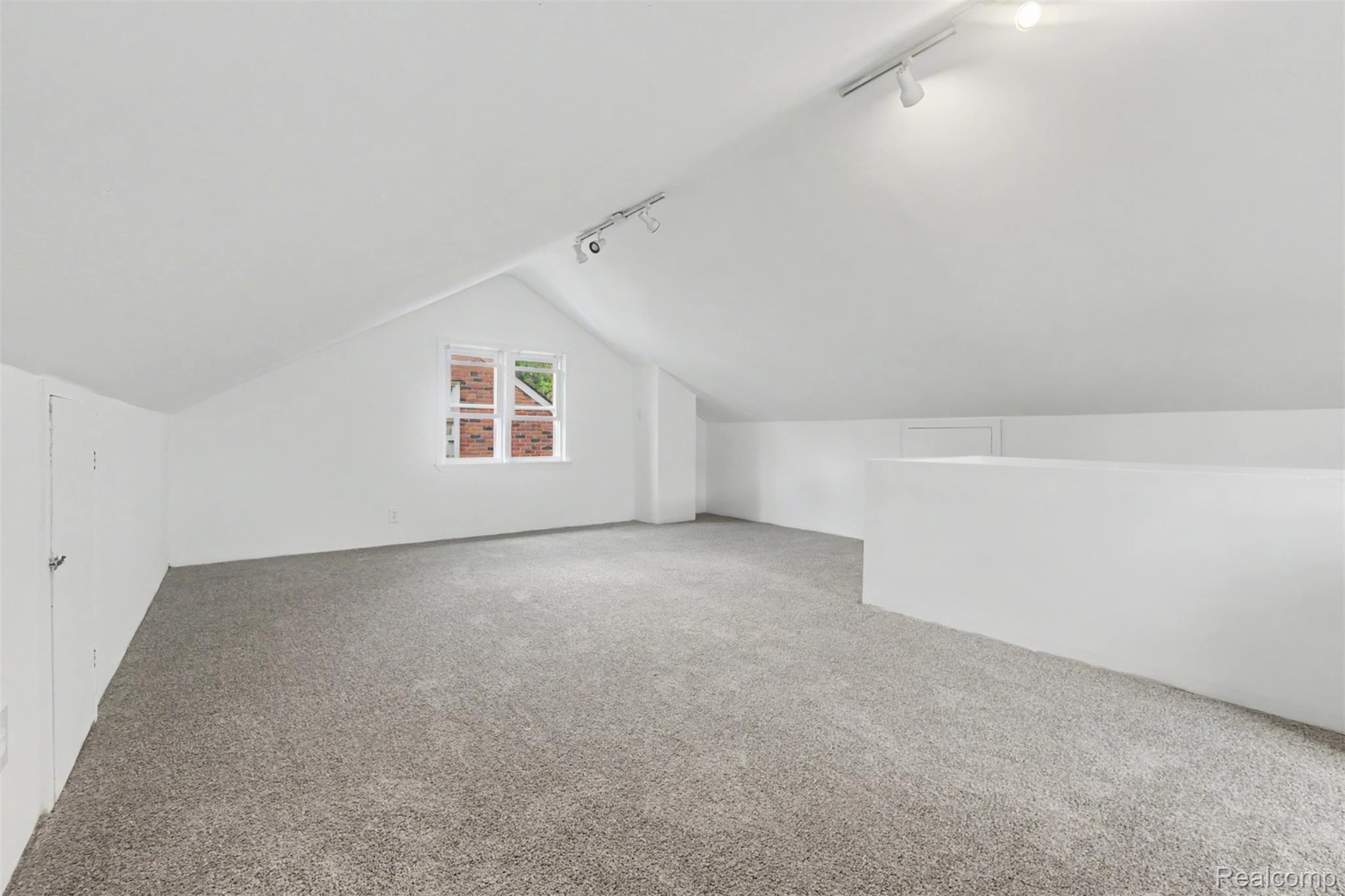 16718 Biltmore Street Property Photo 20