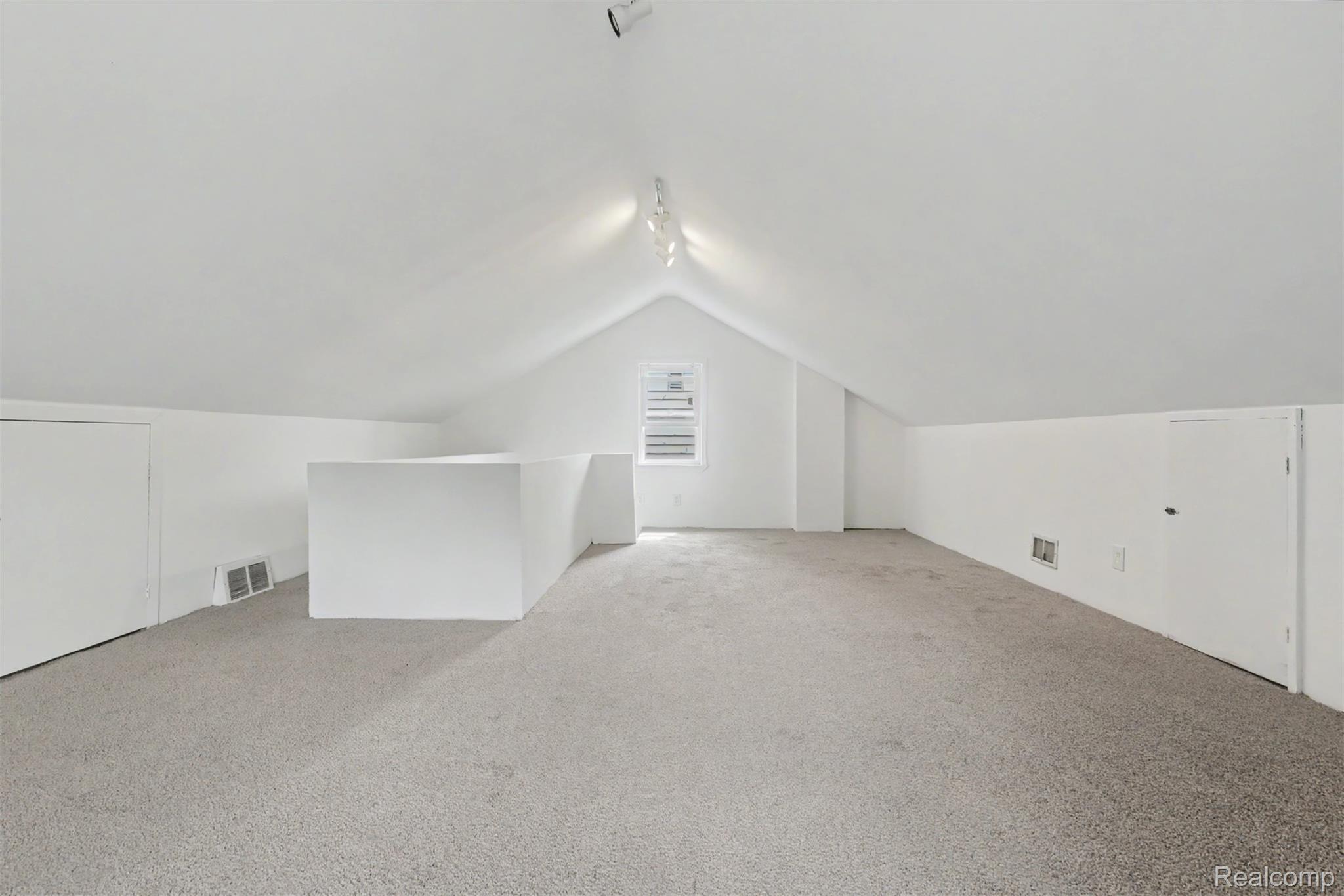 16718 Biltmore Street Property Photo 21