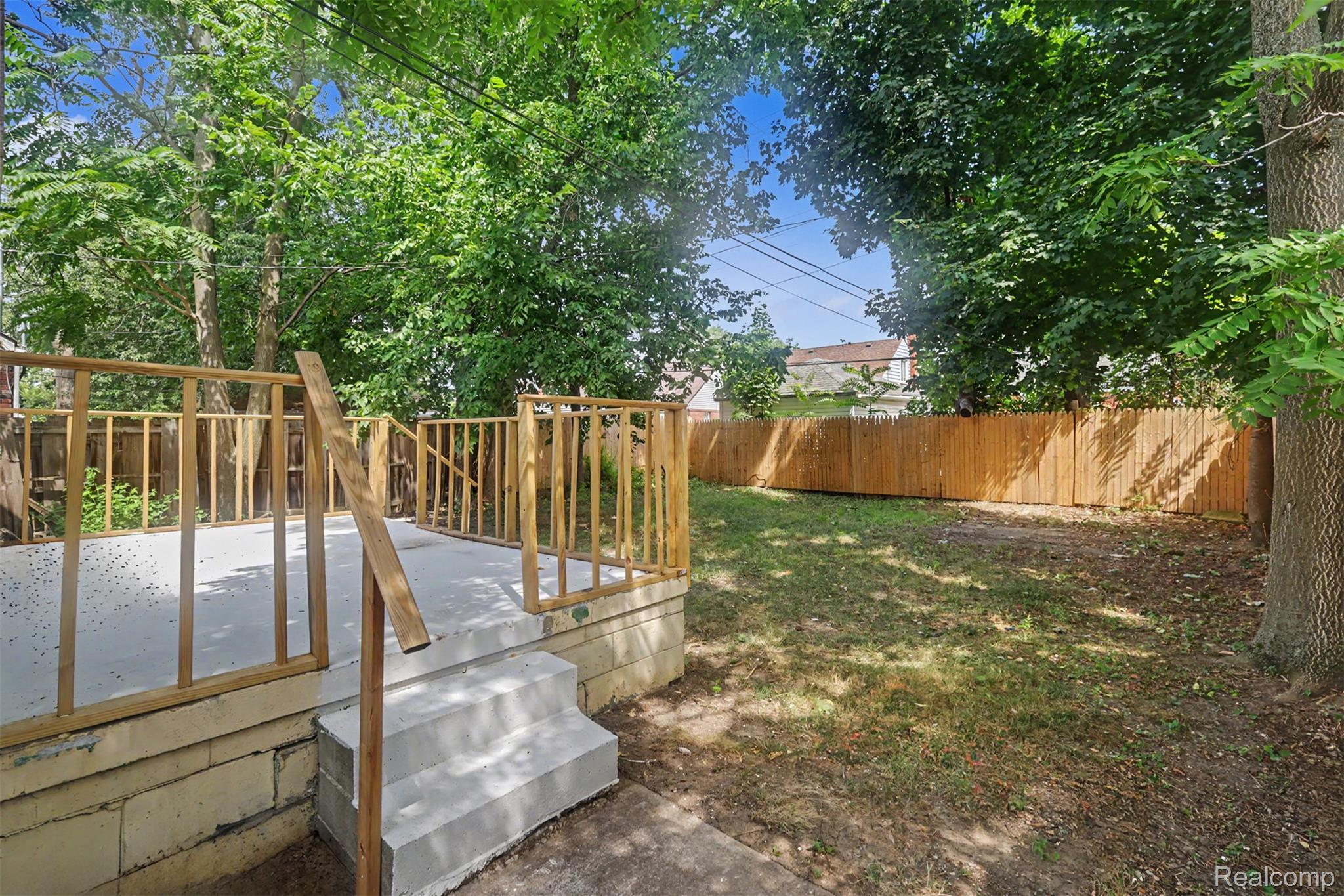 16718 Biltmore Street Property Photo 24