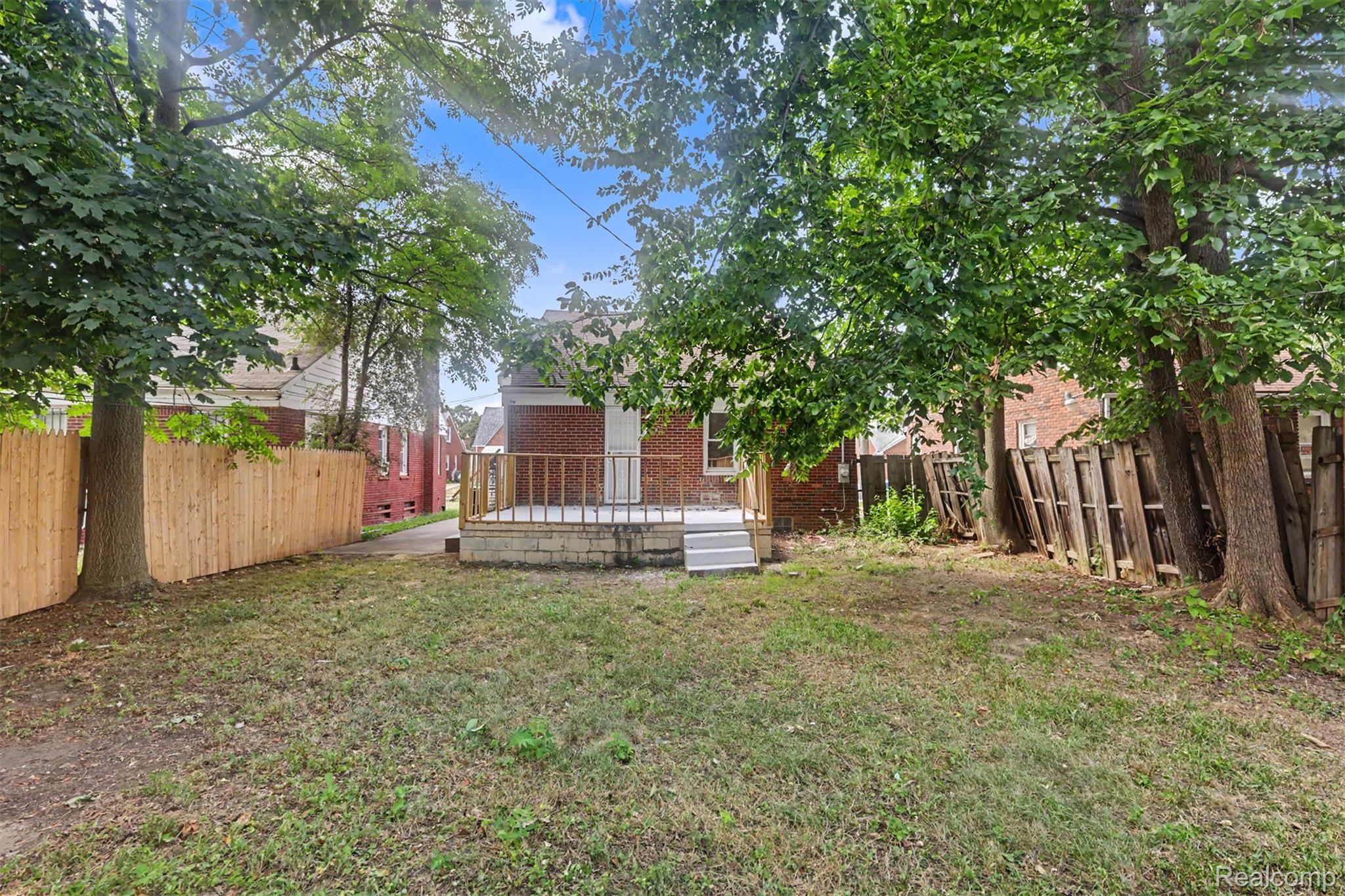 16718 Biltmore Street Property Photo 26