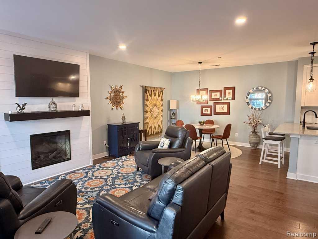 606 Boardwalk Lane Property Photo 2