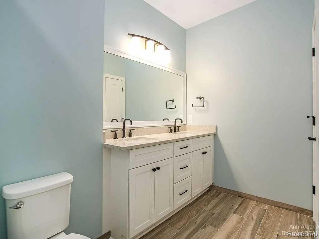 606 Boardwalk Lane Property Photo 8