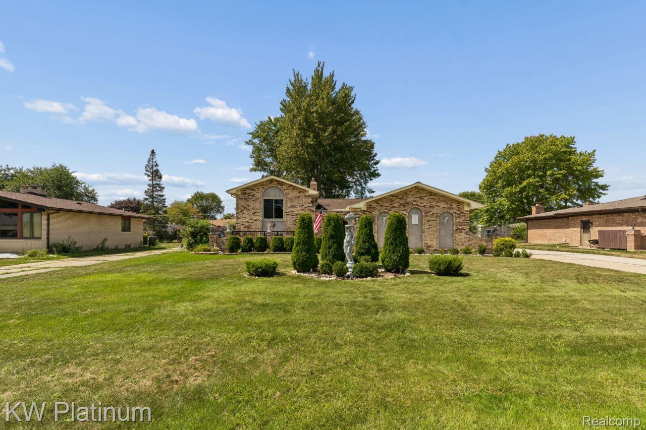 37233 Almont Drive Property Photo 1