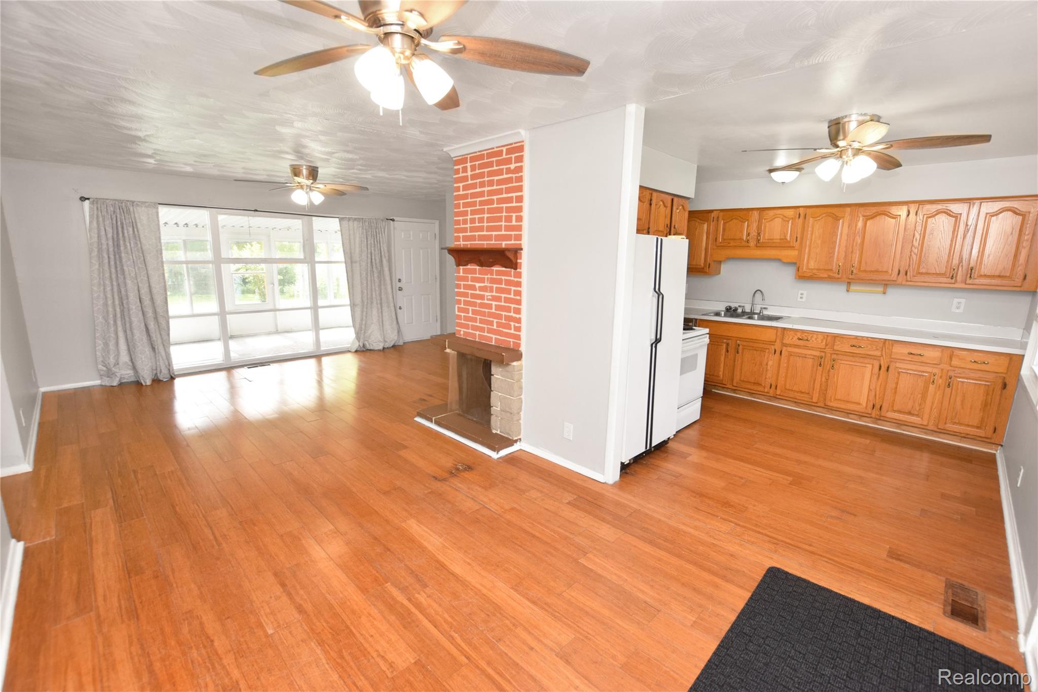 1935 Carmanbrook Parkway Property Photo 3