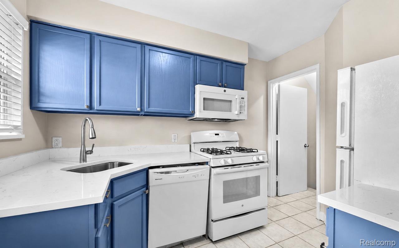 3352 Coolidge Highway 11 Property Photo 5